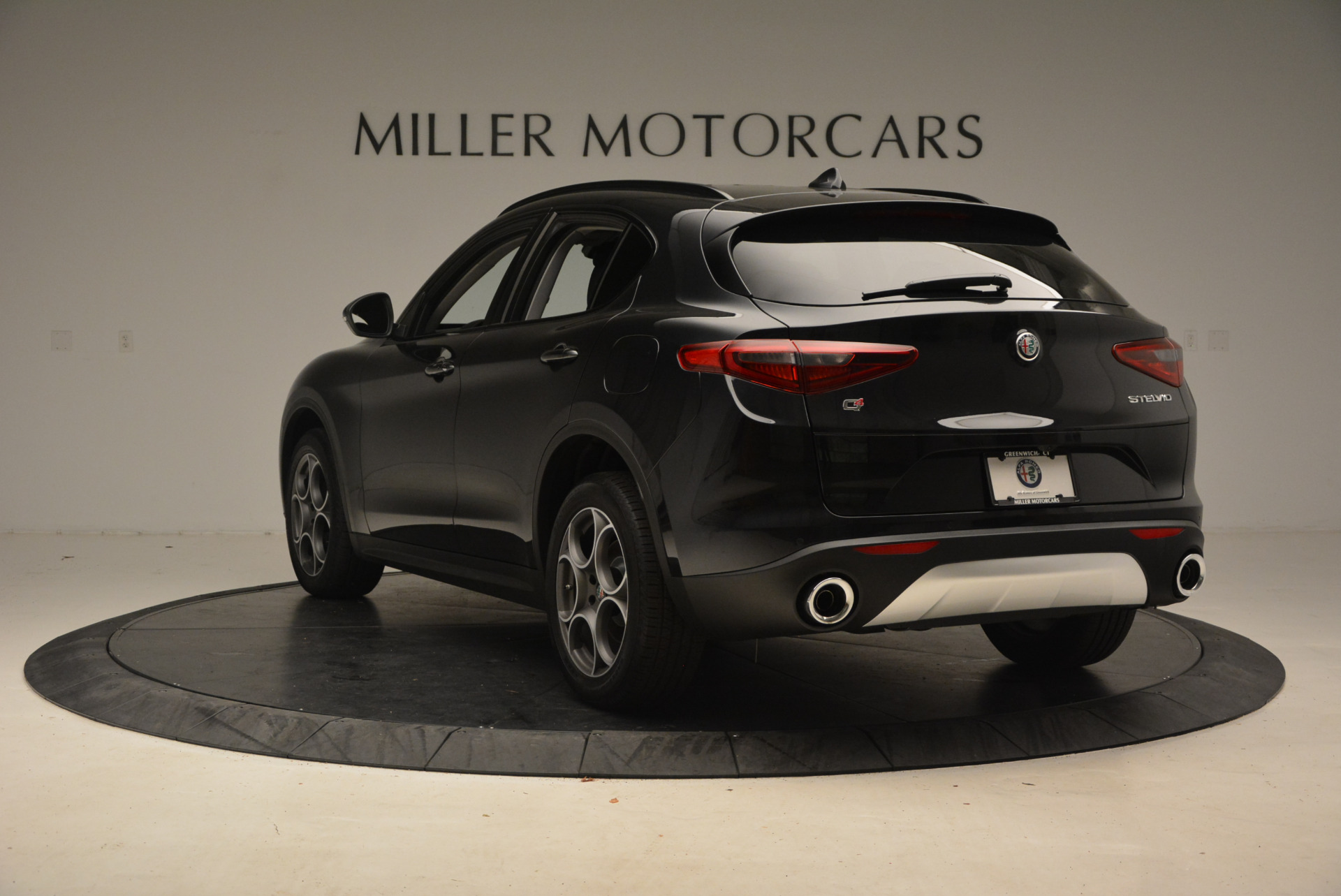 New-2018-Alfa-Romeo-Stelvio-Sport-Q4