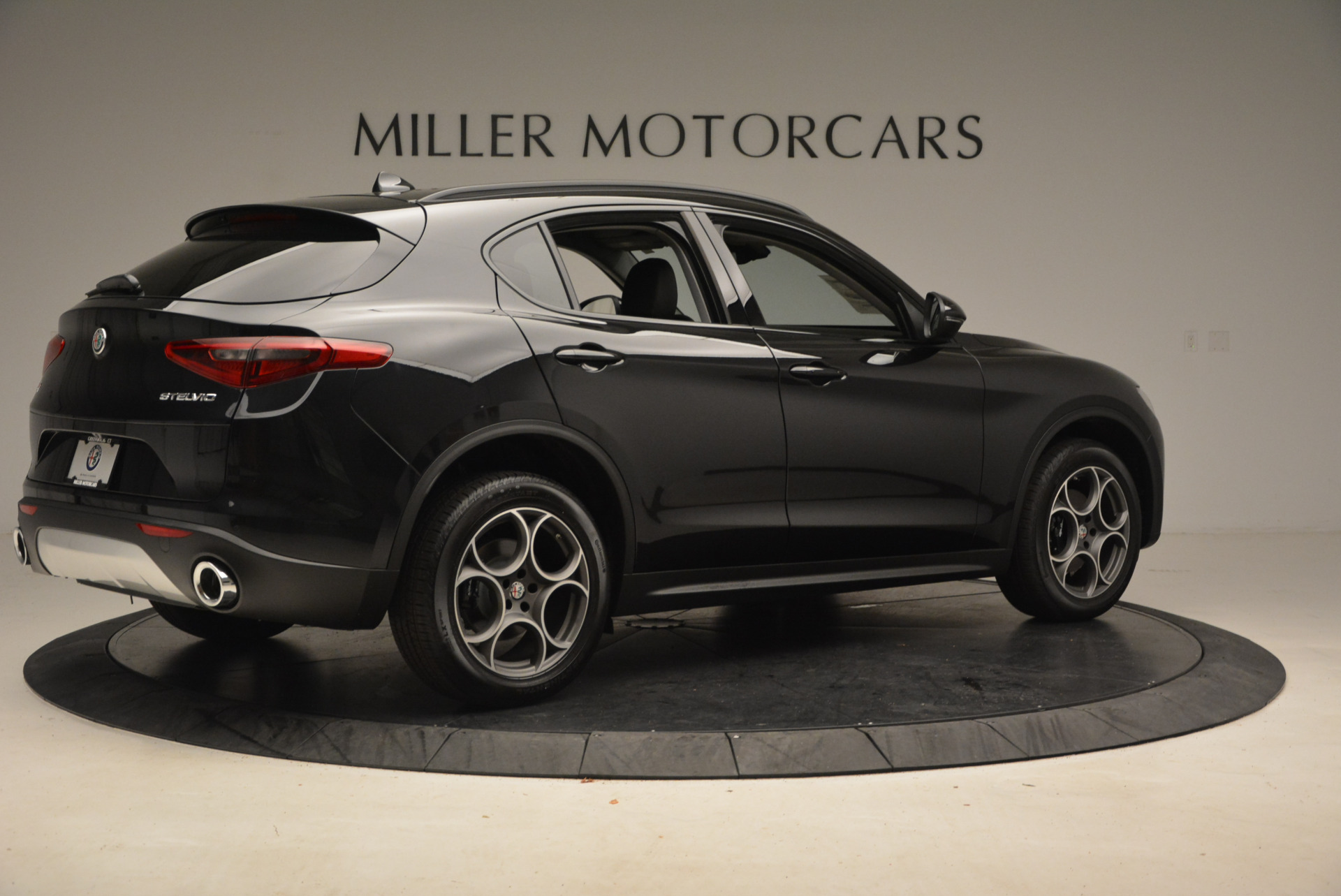 New-2018-Alfa-Romeo-Stelvio-Sport-Q4