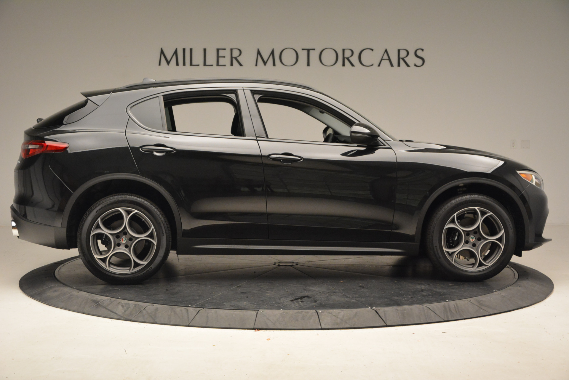 New-2018-Alfa-Romeo-Stelvio-Sport-Q4