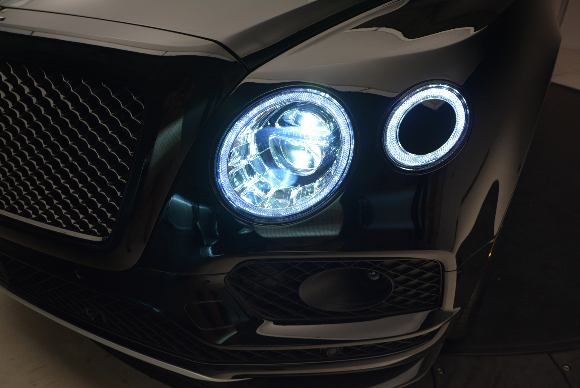 New-2018-Bentley-Bentayga-Black-Edition