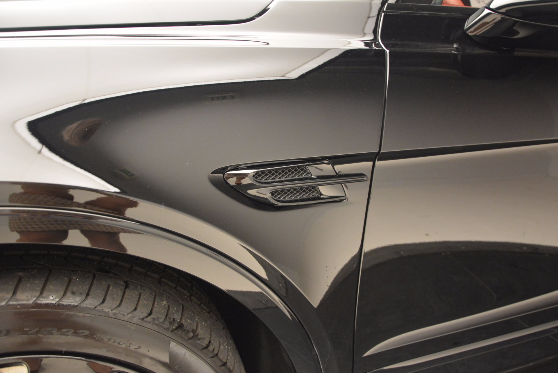 New-2018-Bentley-Bentayga-Black-Edition