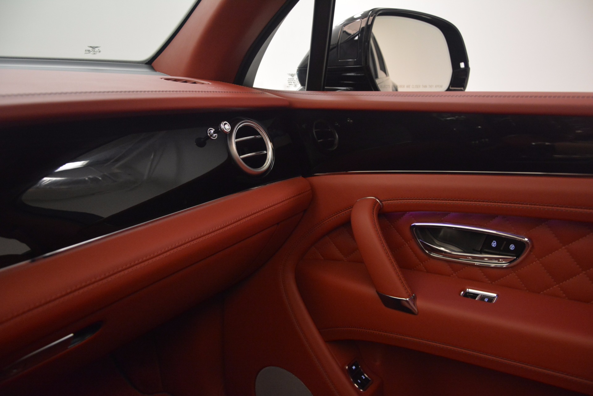 New-2018-Bentley-Bentayga-Black-Edition