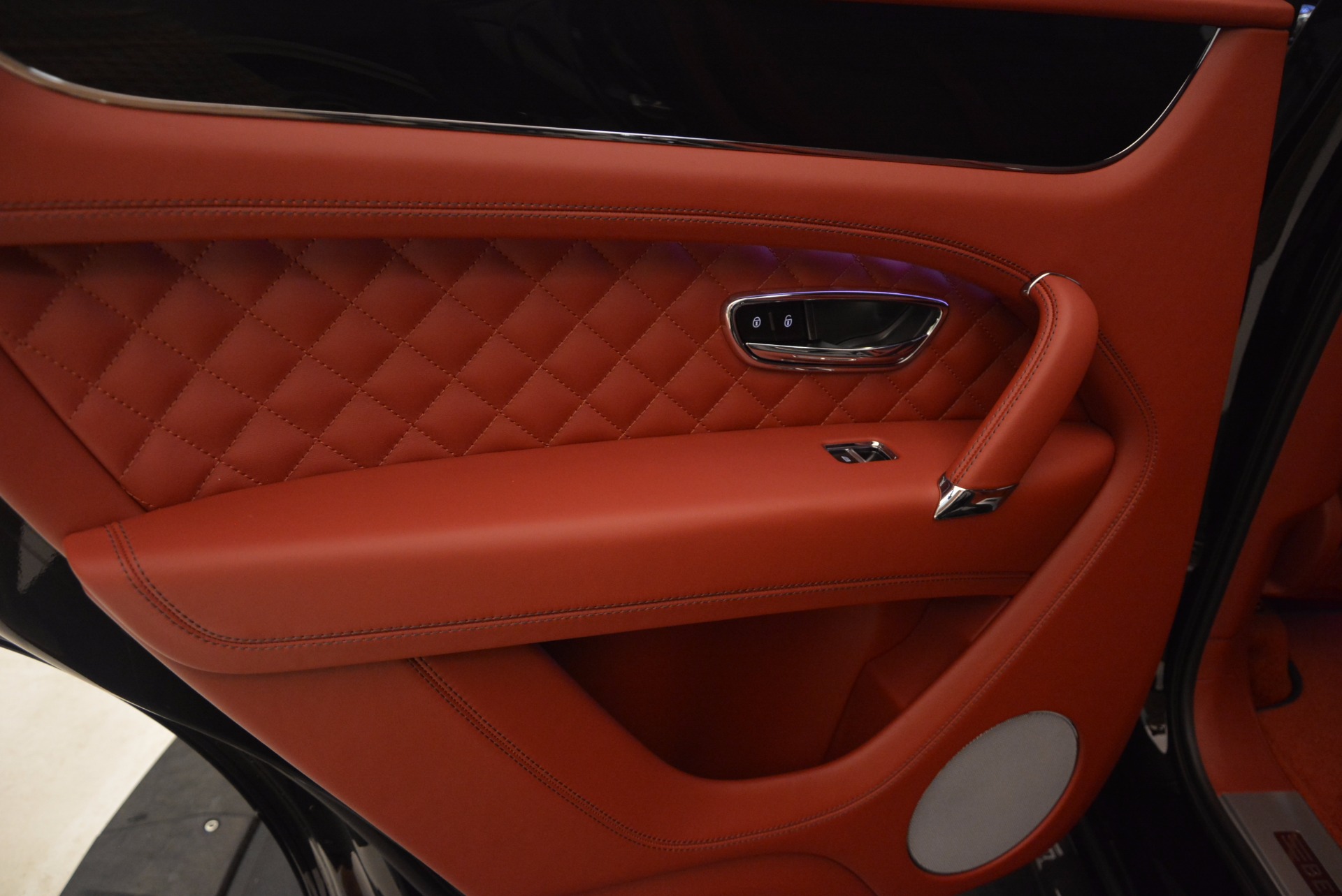 New-2018-Bentley-Bentayga-Black-Edition