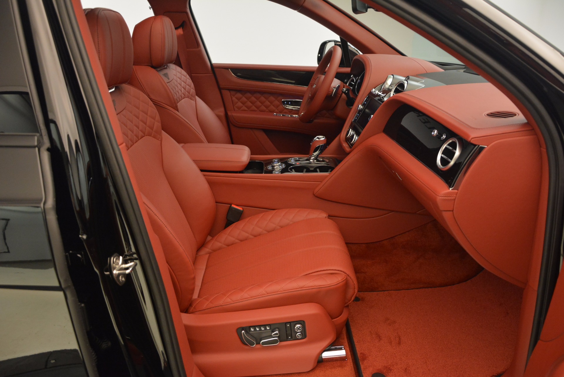 New-2018-Bentley-Bentayga-Black-Edition