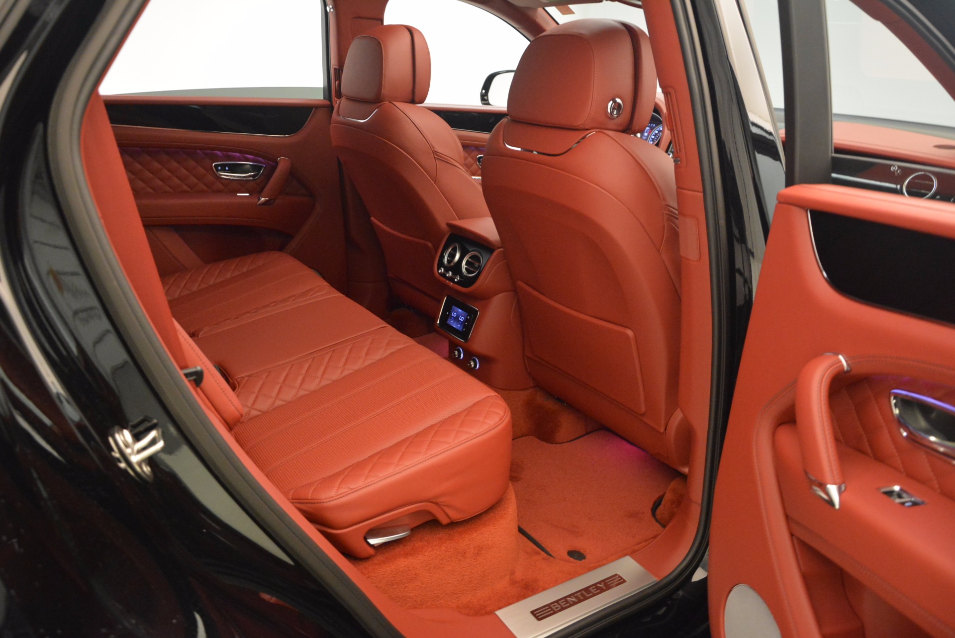 New-2018-Bentley-Bentayga-Black-Edition