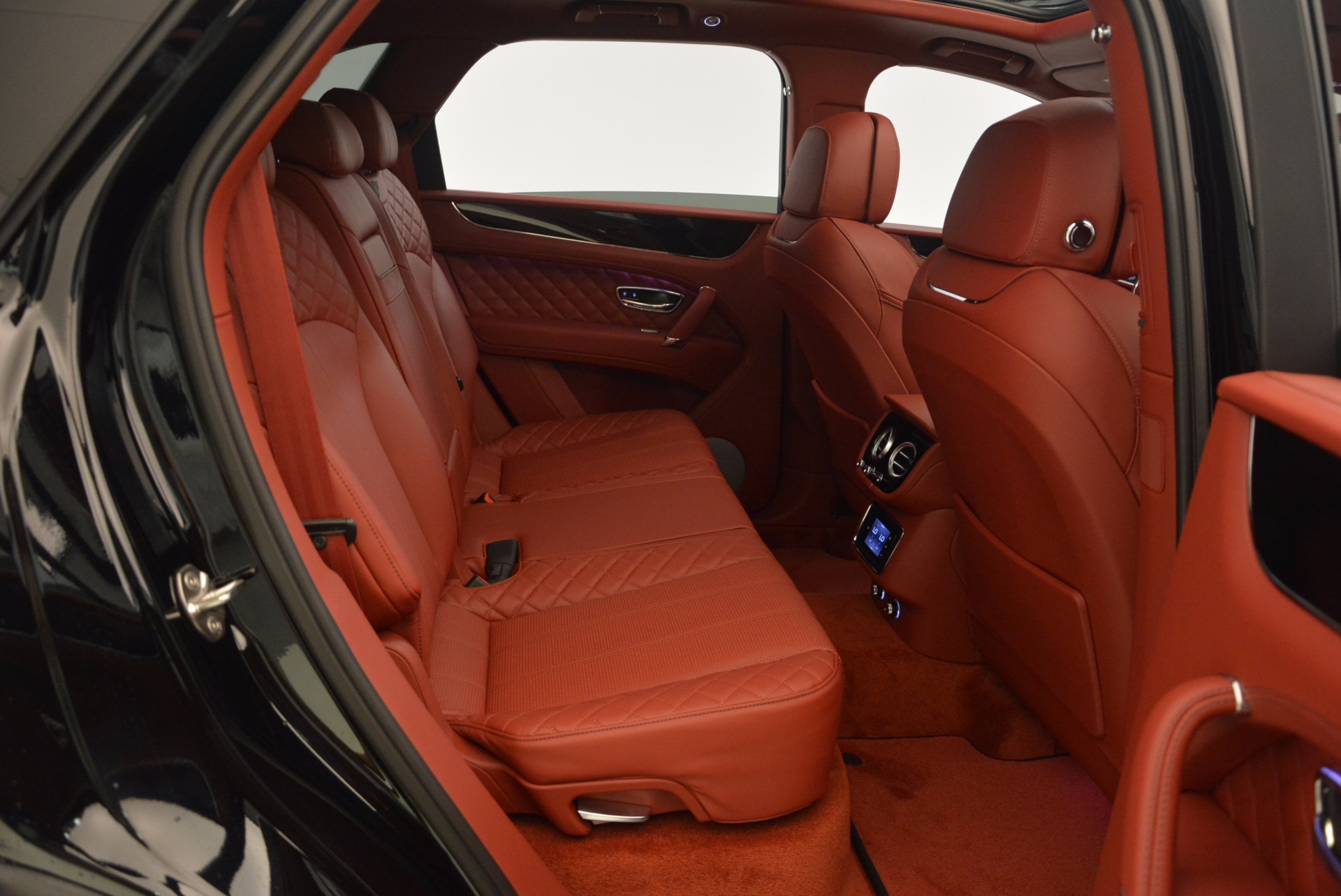 New-2018-Bentley-Bentayga-Black-Edition