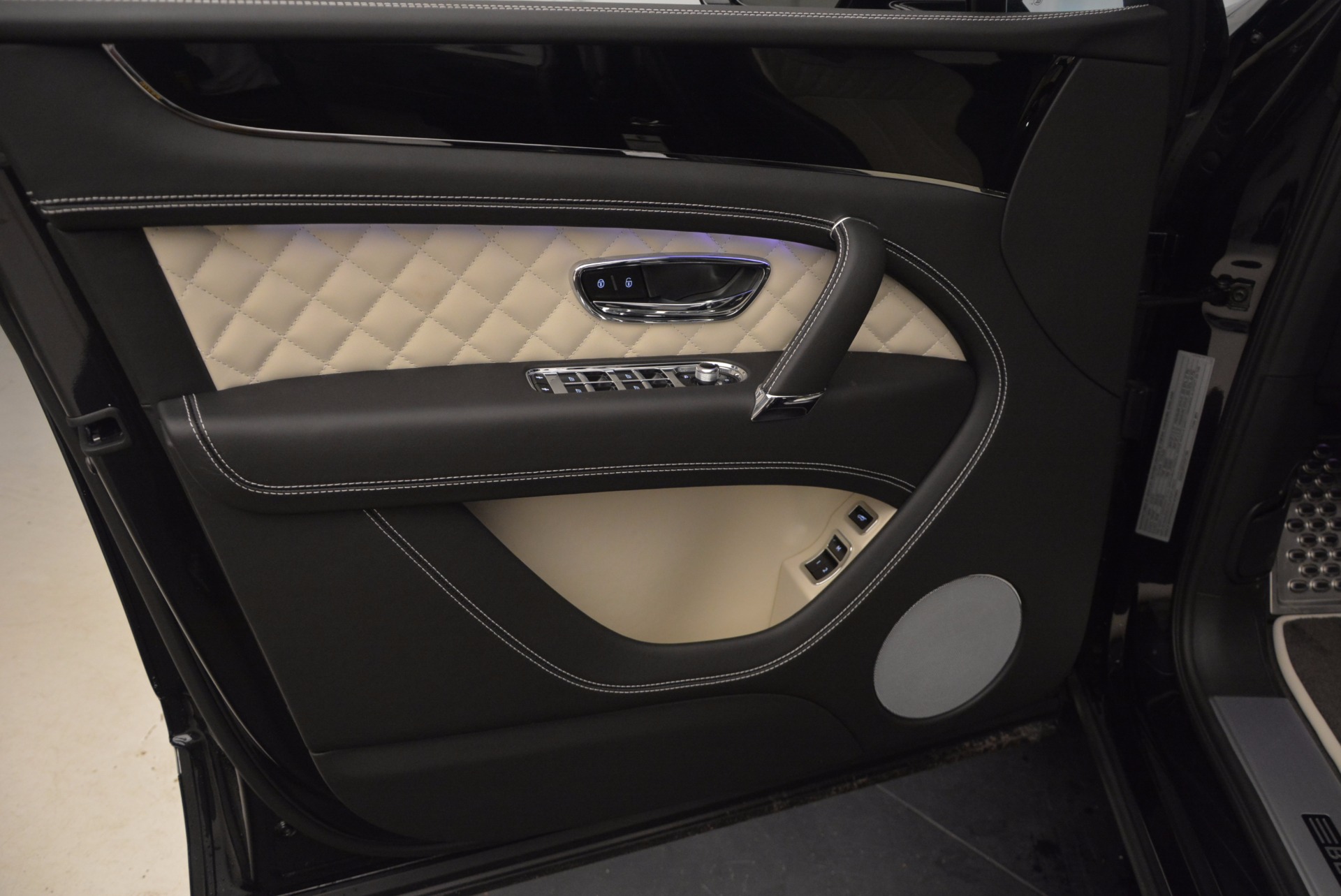 New-2018-Bentley-Bentayga-Signature