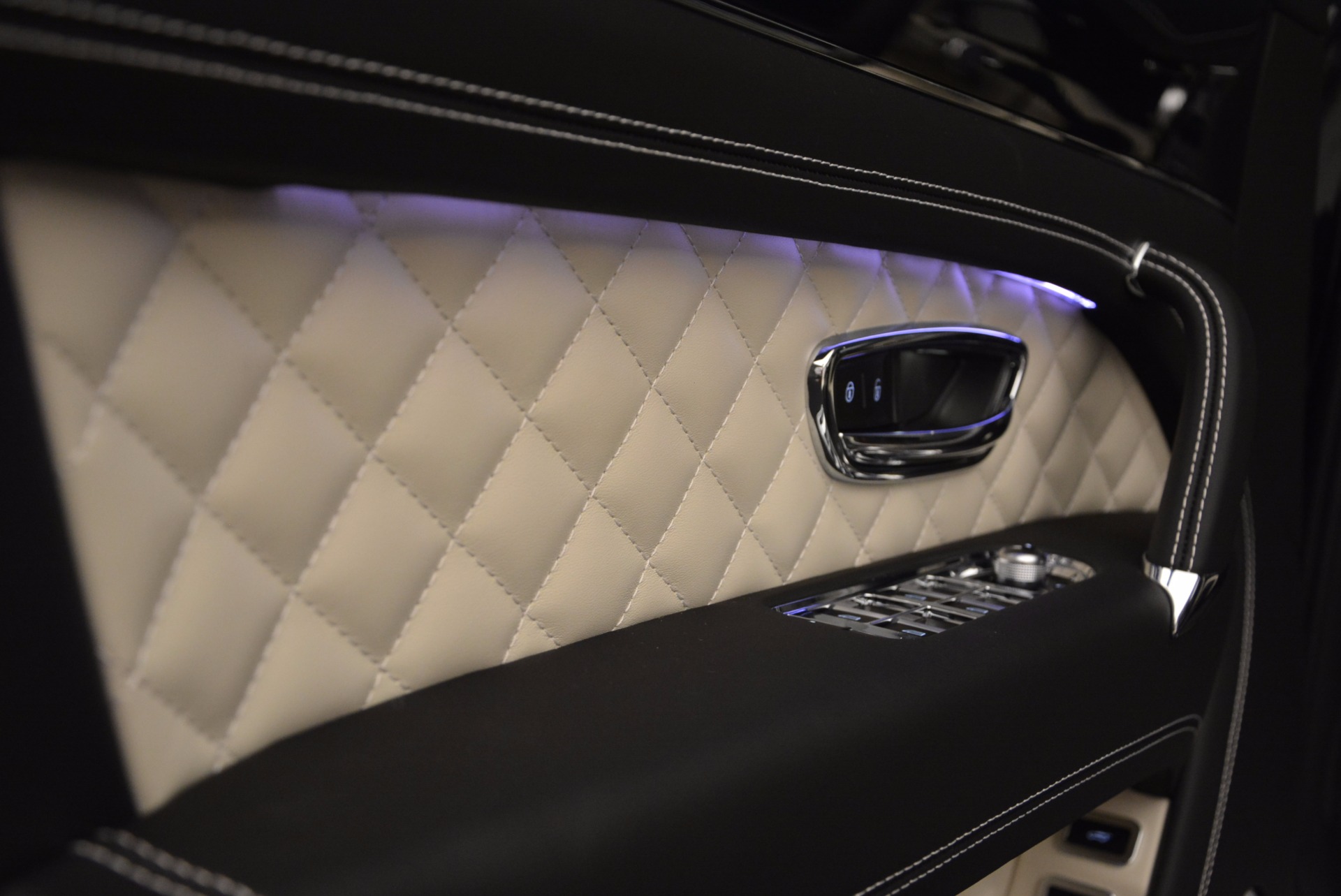 New-2018-Bentley-Bentayga-Signature