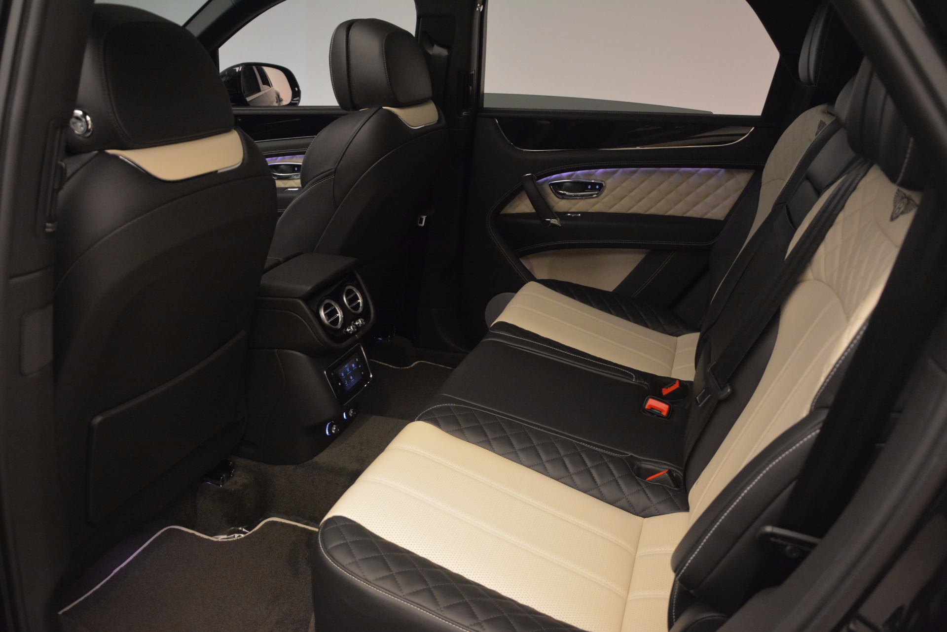 New-2018-Bentley-Bentayga-Signature