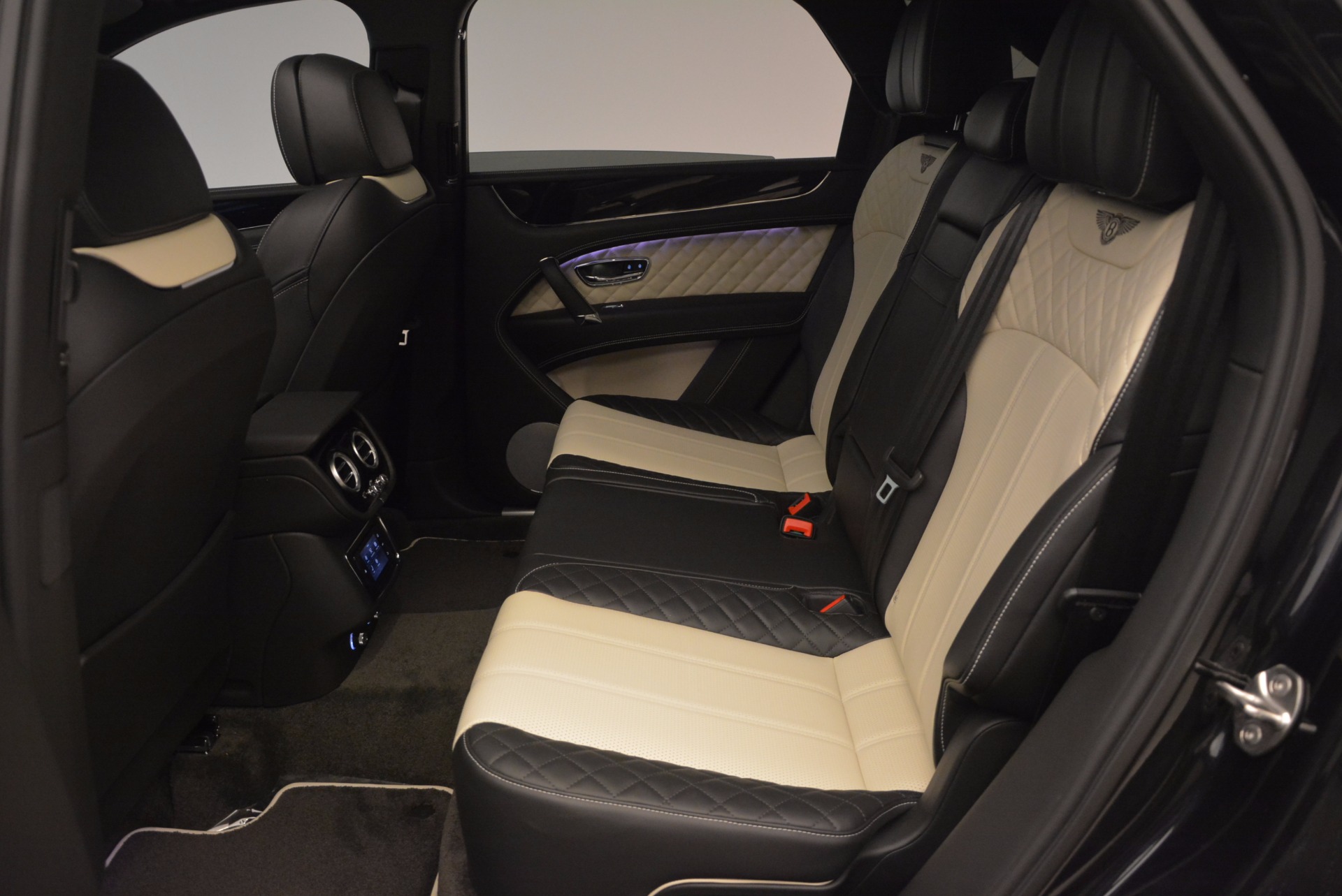 New-2018-Bentley-Bentayga-Signature