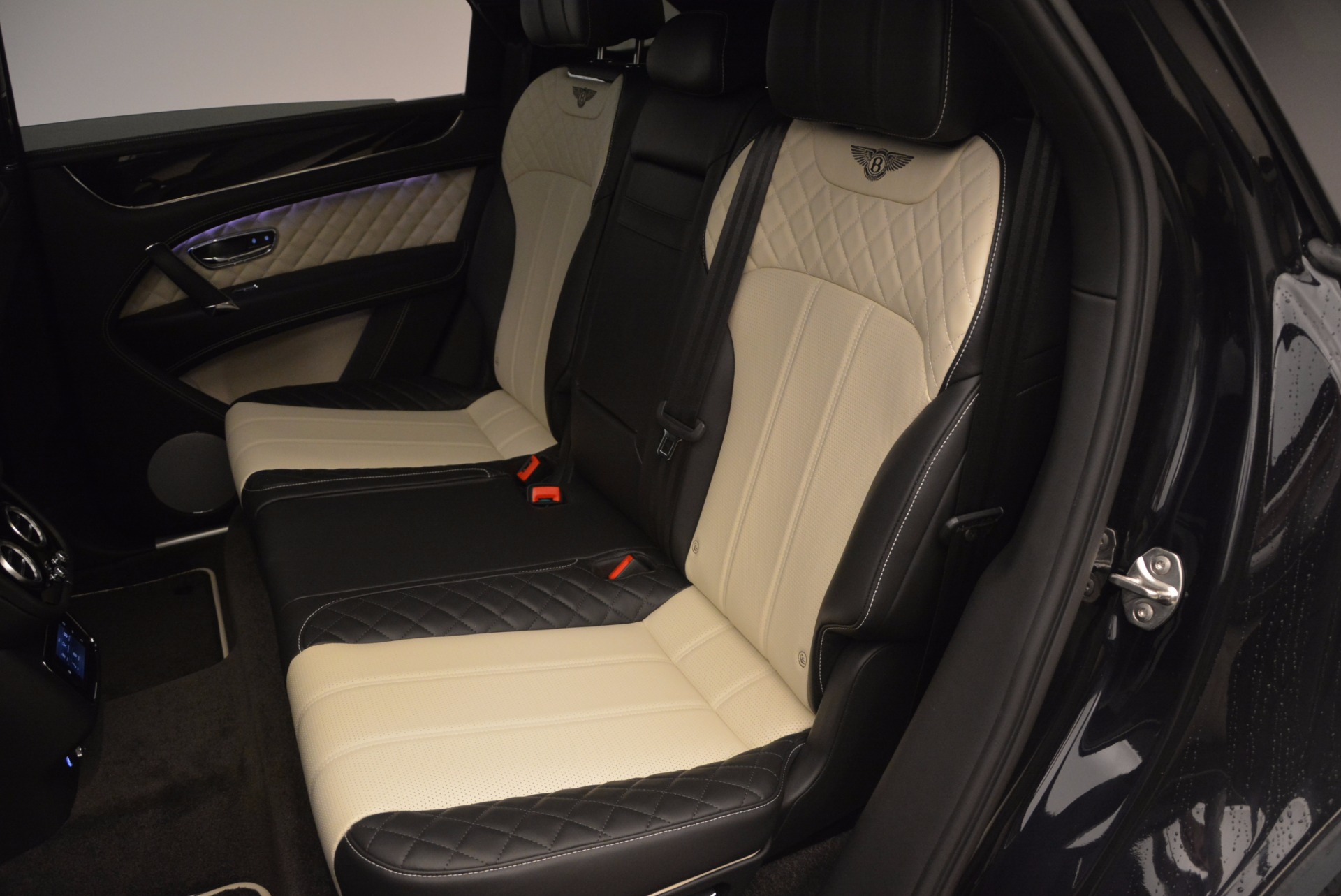 New-2018-Bentley-Bentayga-Signature