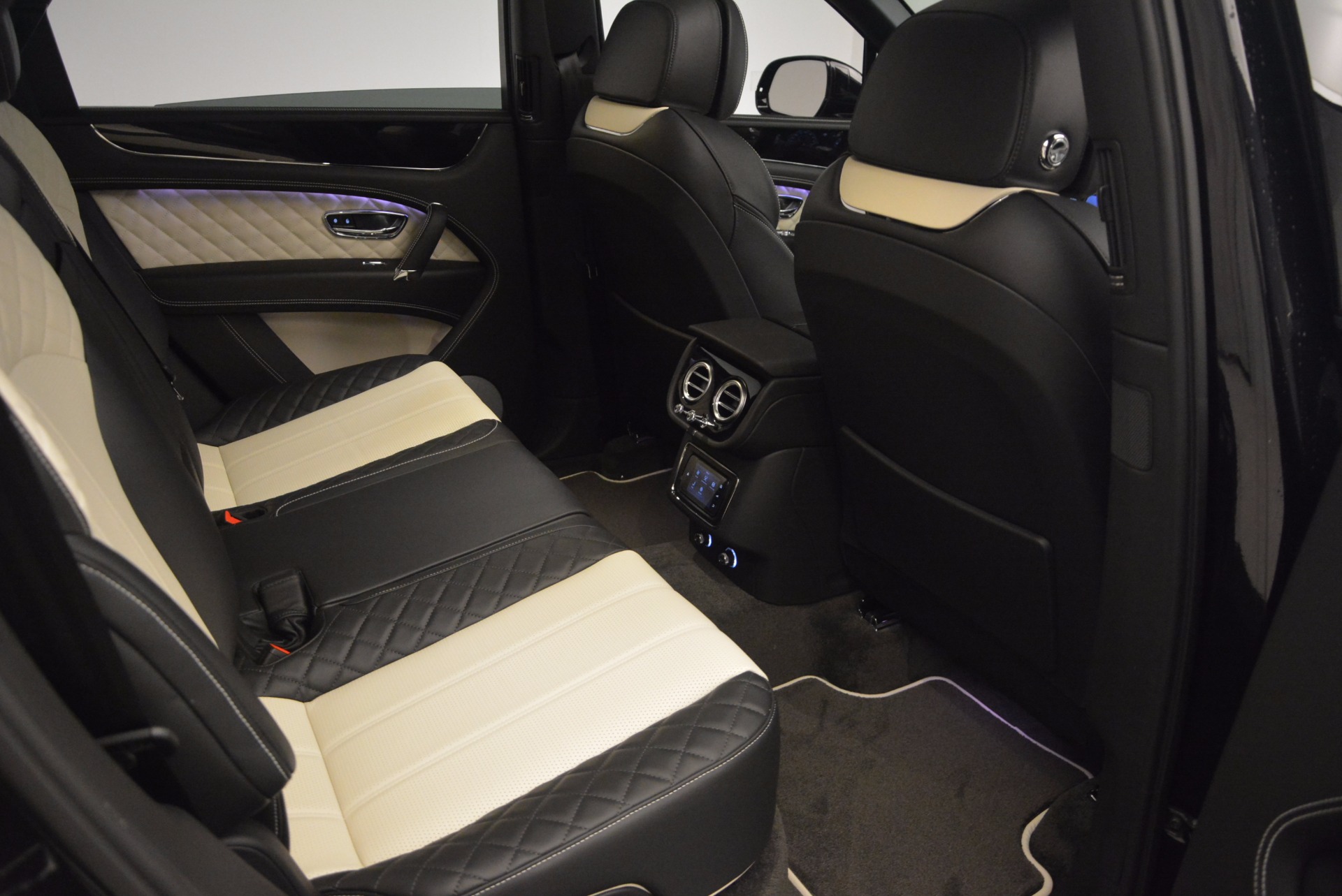 New-2018-Bentley-Bentayga-Signature