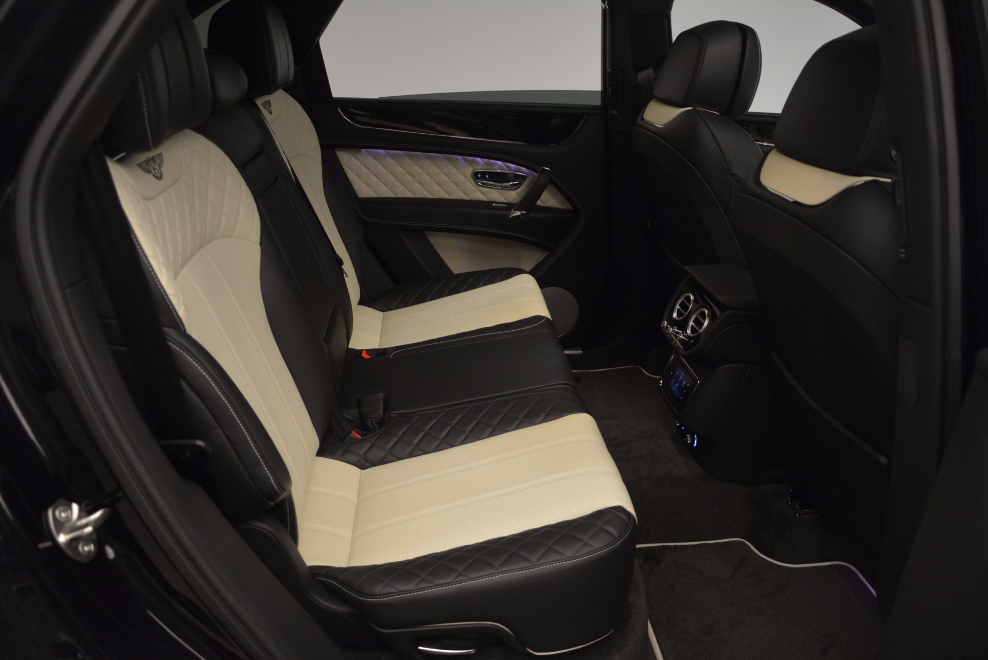 New-2018-Bentley-Bentayga-Signature