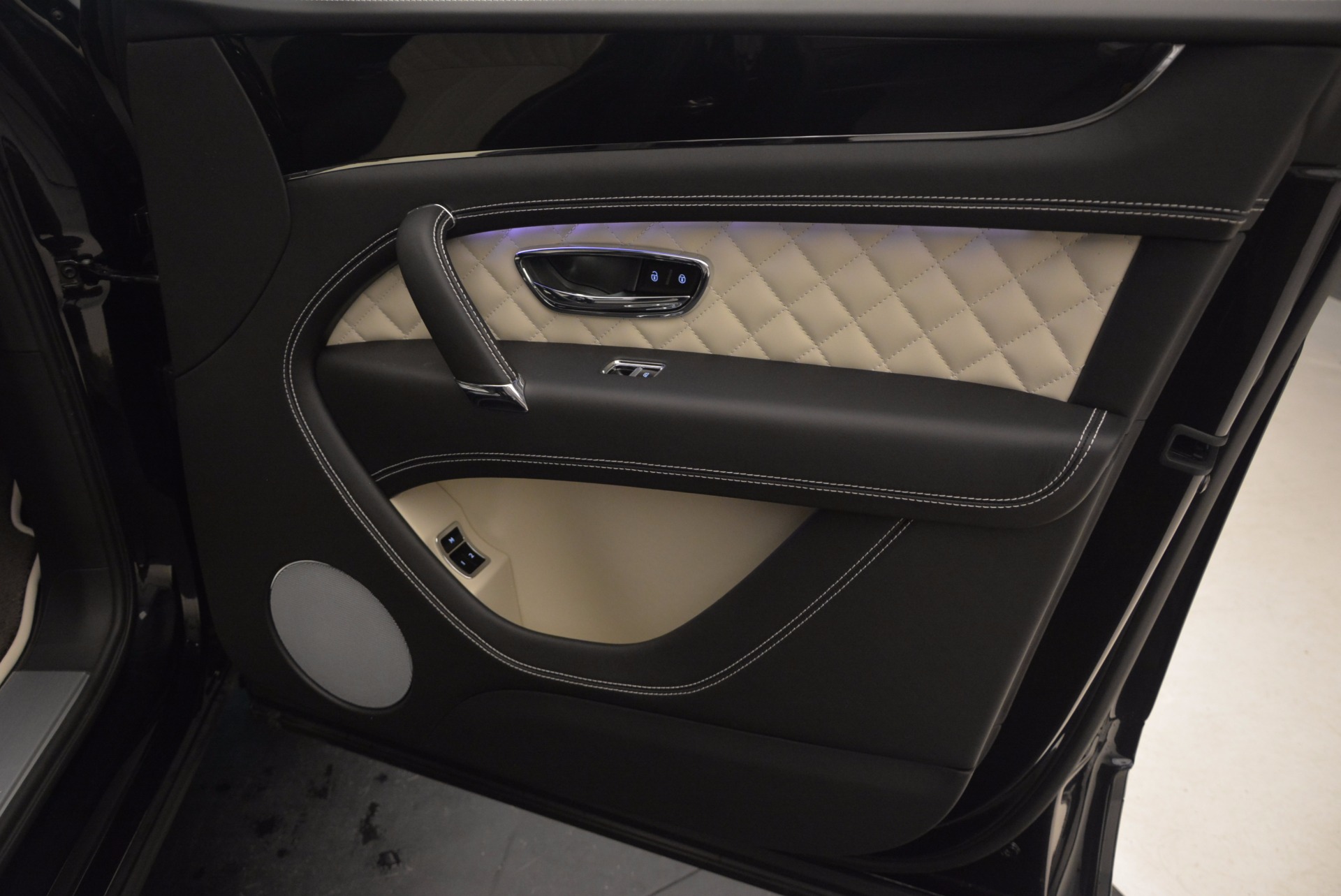 New-2018-Bentley-Bentayga-Signature