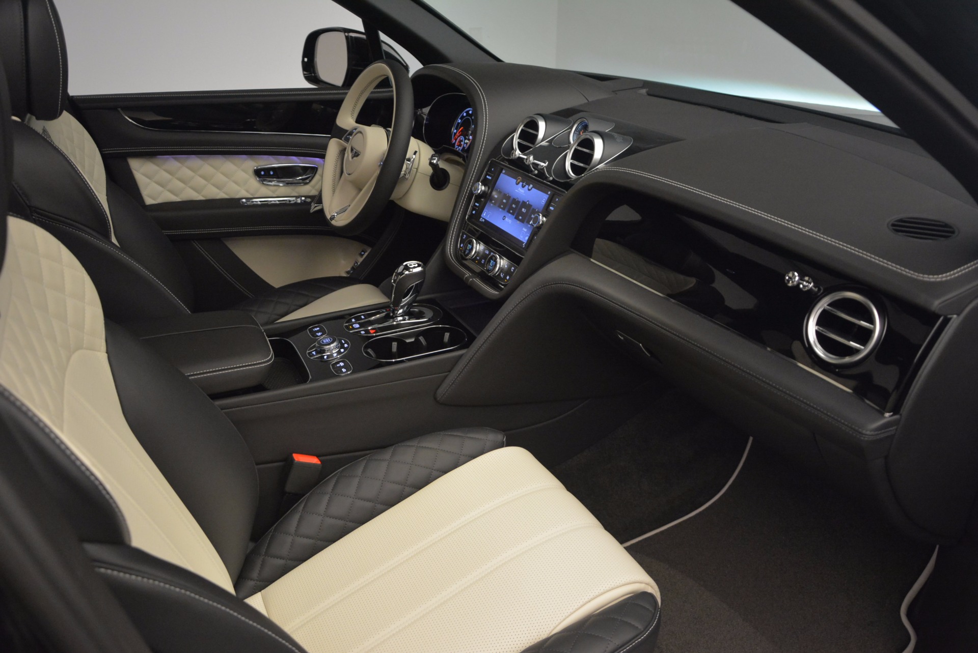 New-2018-Bentley-Bentayga-Signature