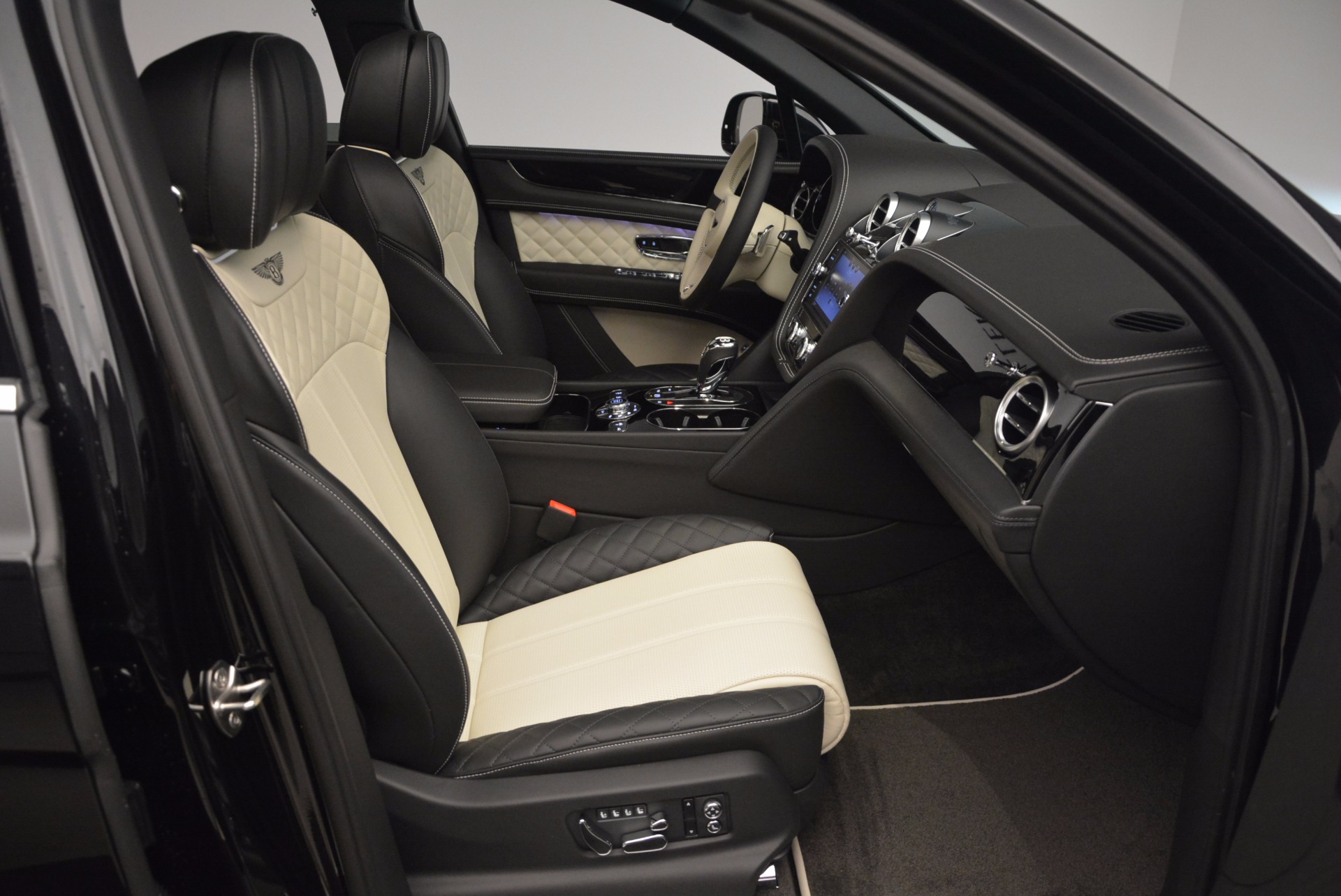 New-2018-Bentley-Bentayga-Signature