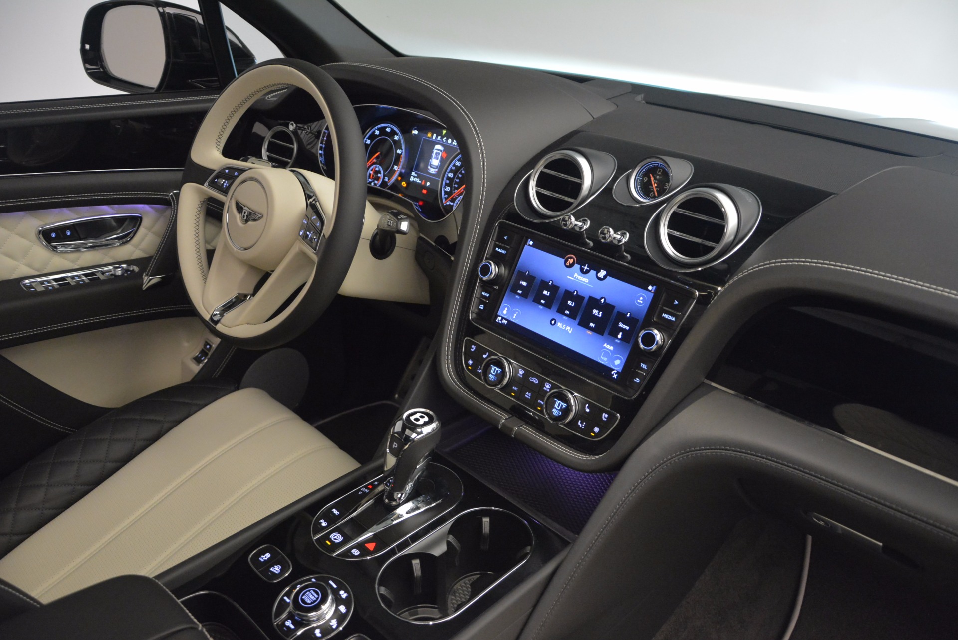 New-2018-Bentley-Bentayga-Signature