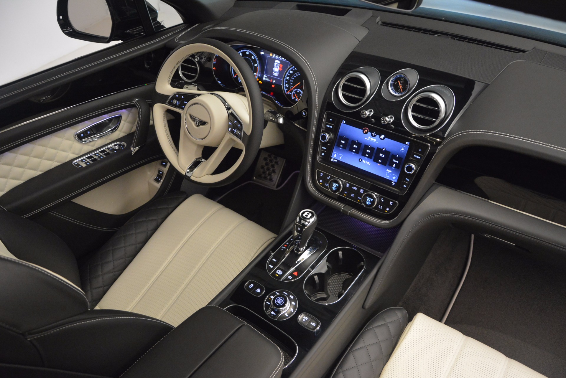 New-2018-Bentley-Bentayga-Signature