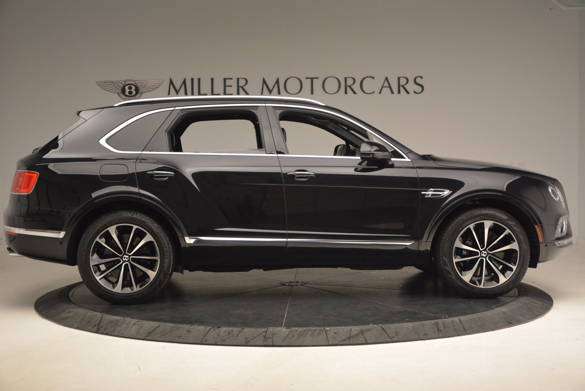 New-2018-Bentley-Bentayga-Signature