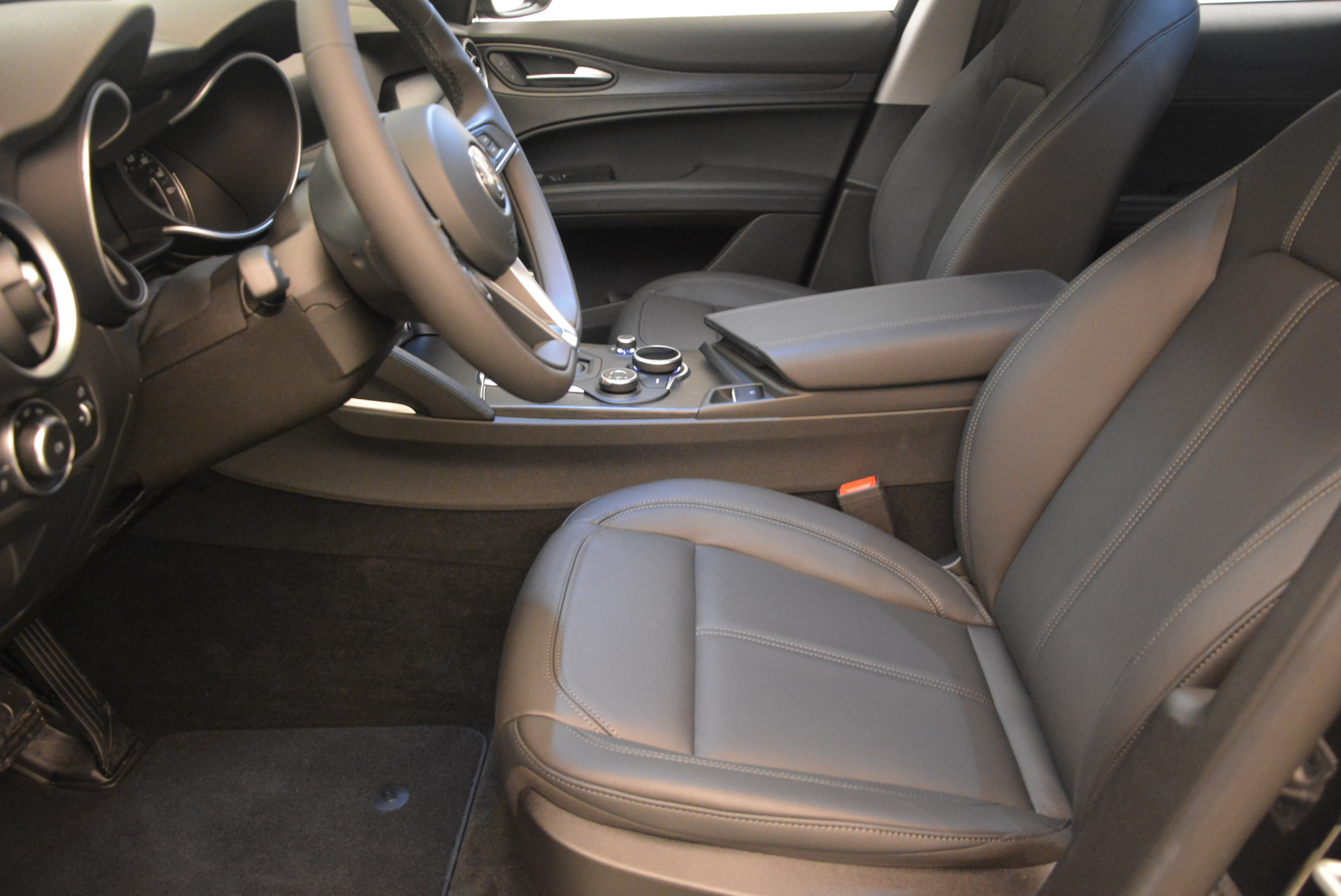 New-2018-Alfa-Romeo-Stelvio-Q4