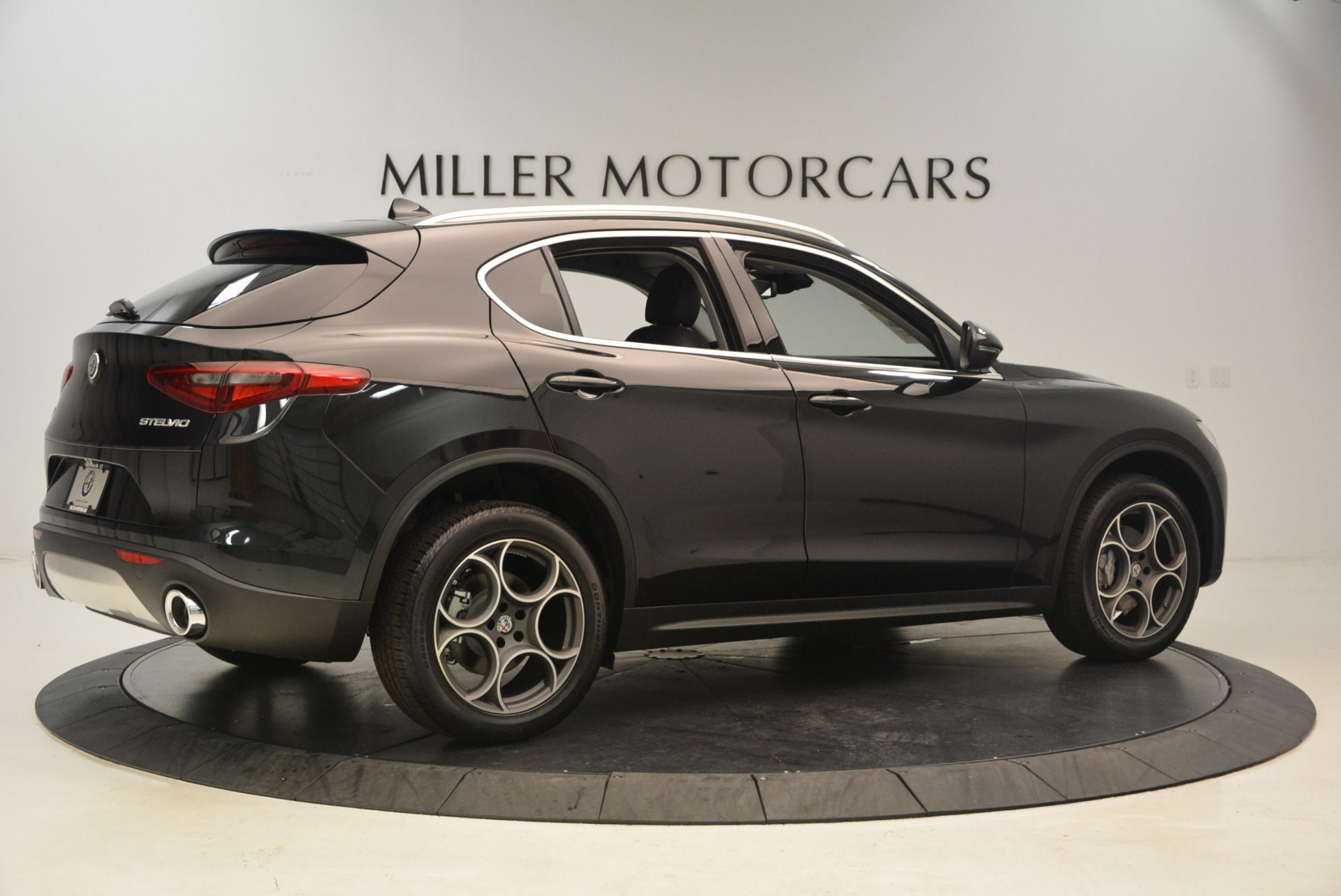 New-2018-Alfa-Romeo-Stelvio-Q4