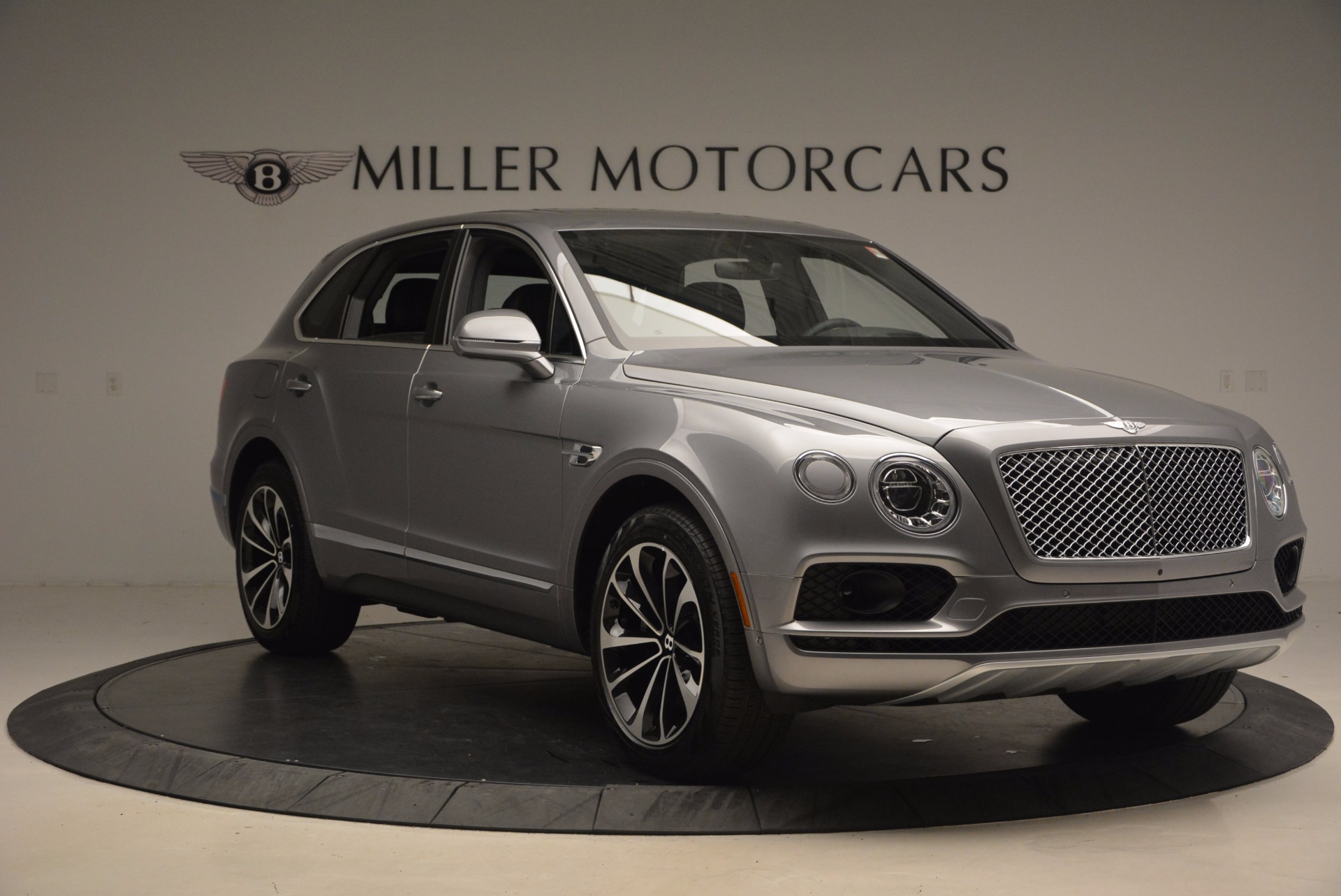 New-2018-Bentley-Bentayga-Onyx