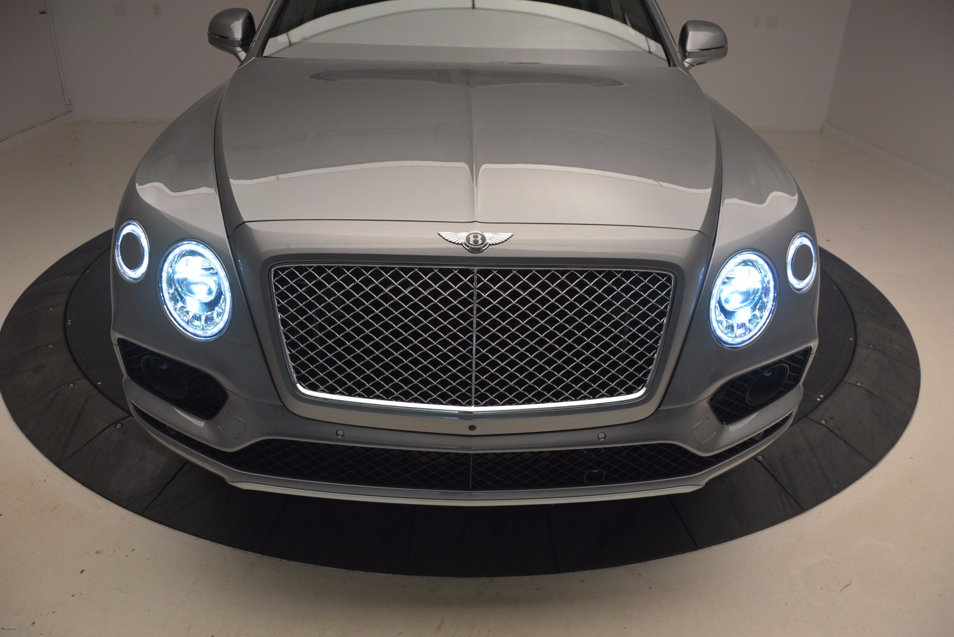 New-2018-Bentley-Bentayga-Onyx