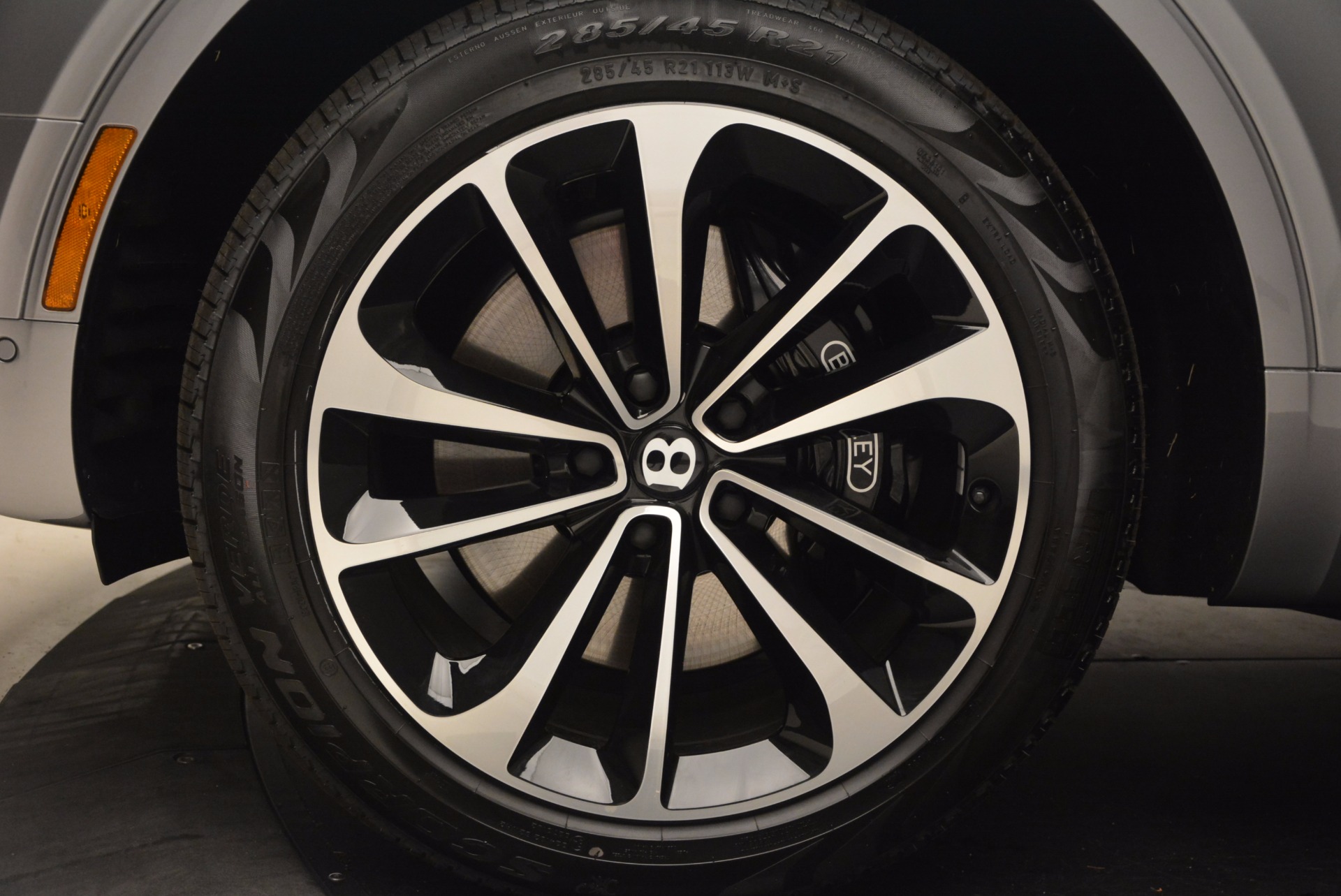 New-2018-Bentley-Bentayga-Onyx