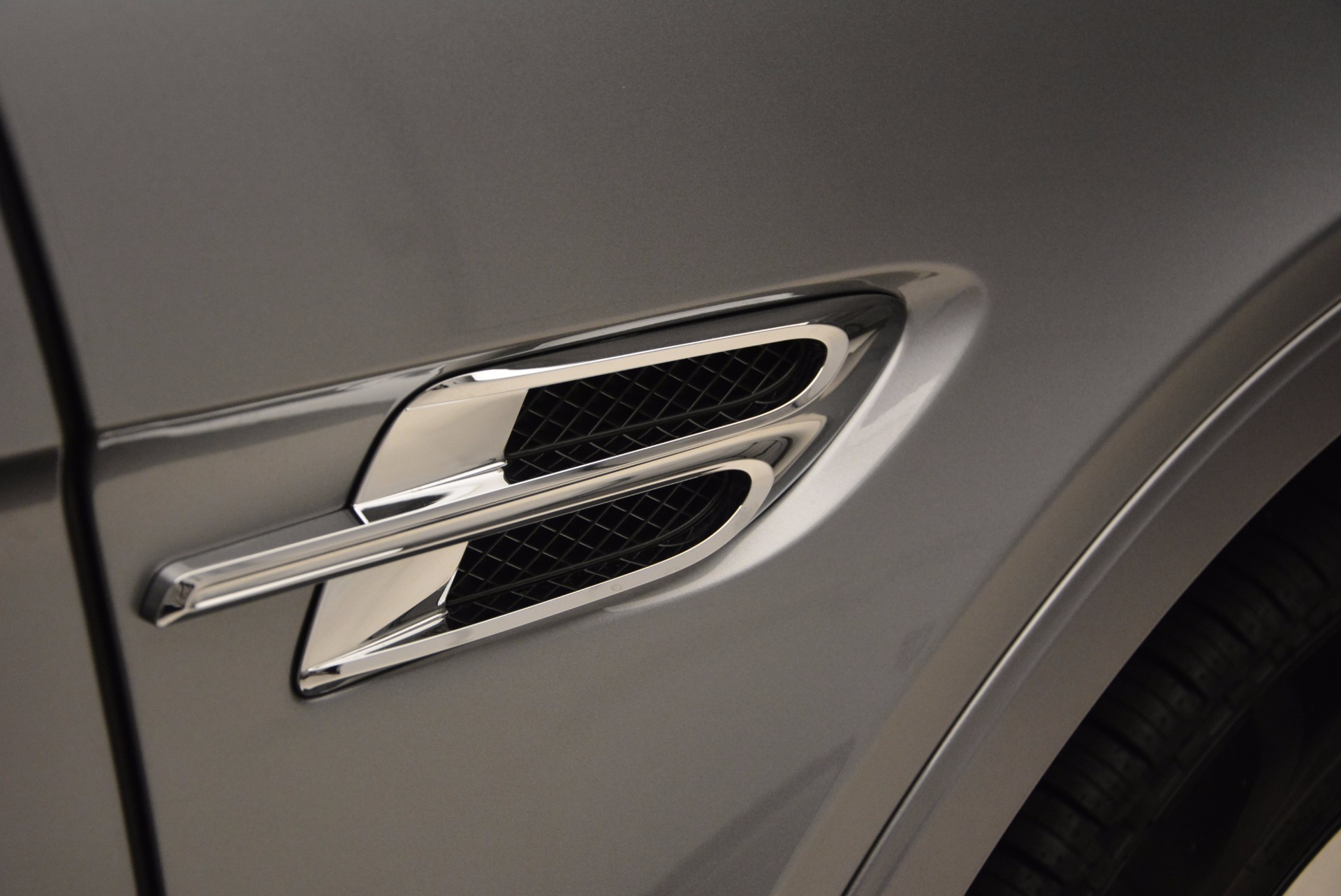 New-2018-Bentley-Bentayga-Onyx