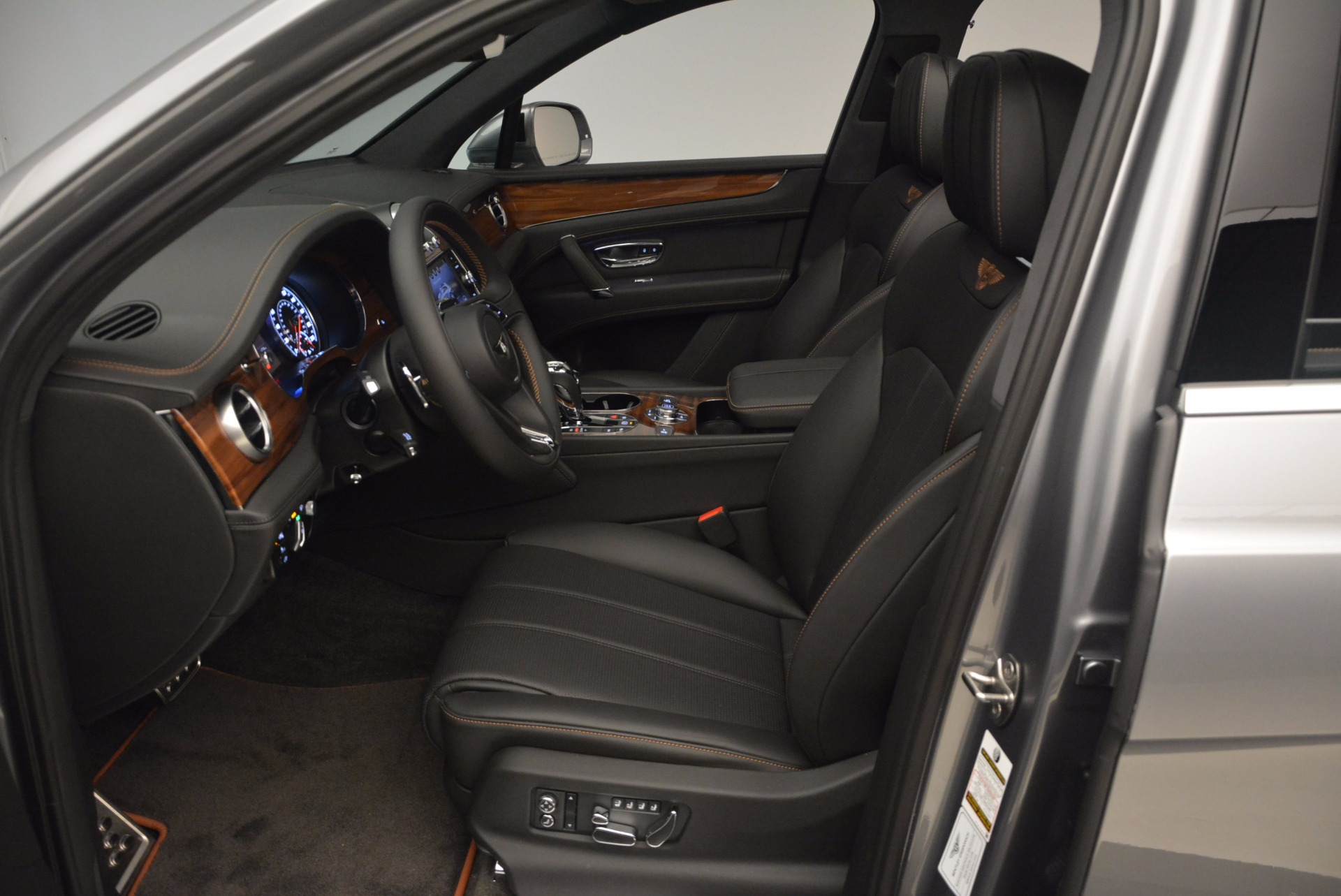 New-2018-Bentley-Bentayga-Onyx