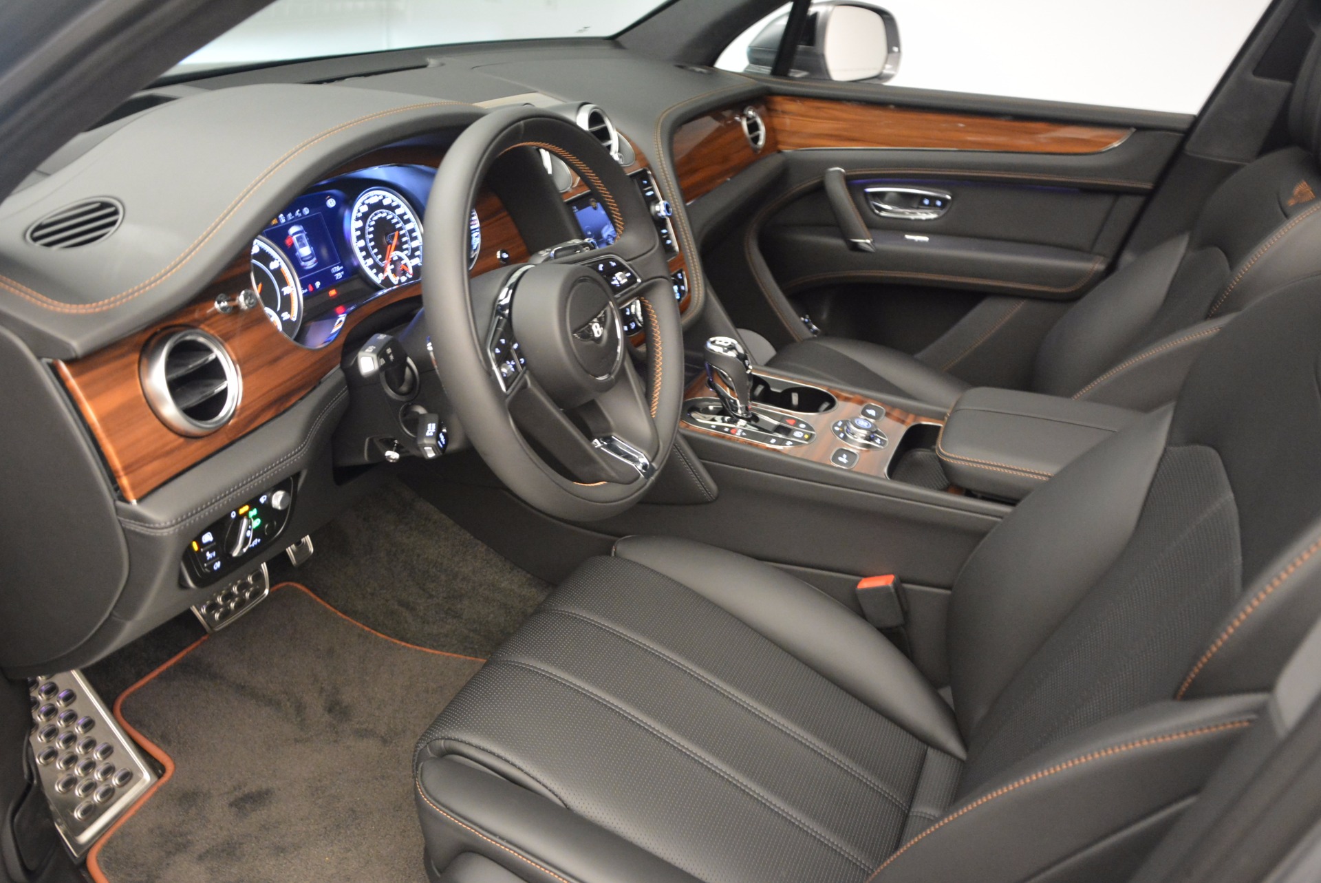 New-2018-Bentley-Bentayga-Onyx