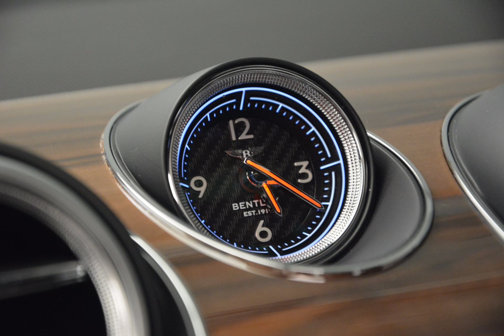 New-2018-Bentley-Bentayga-Onyx