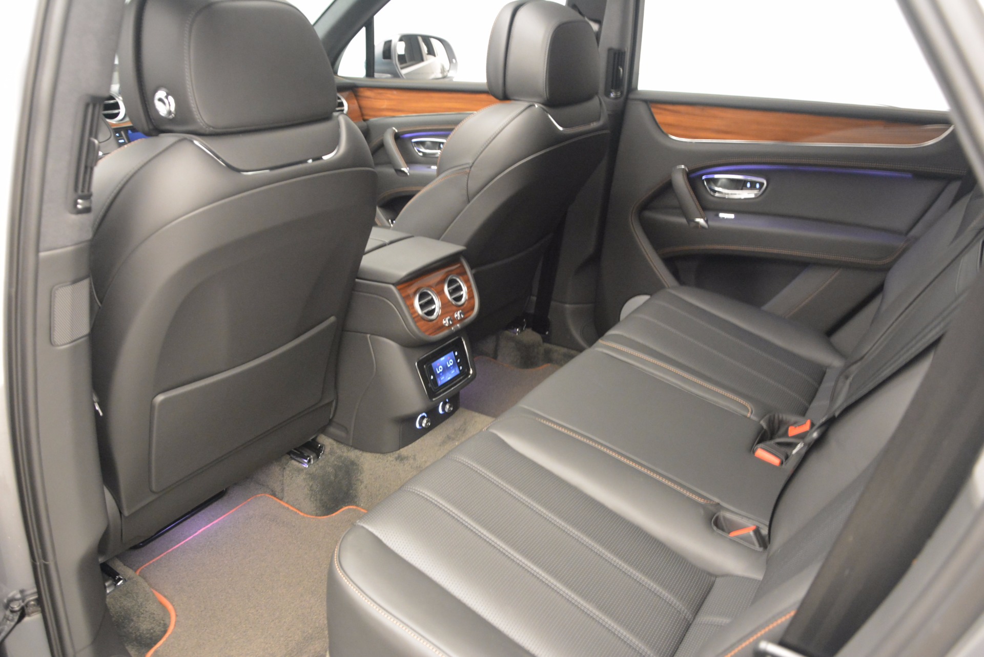 New-2018-Bentley-Bentayga-Onyx