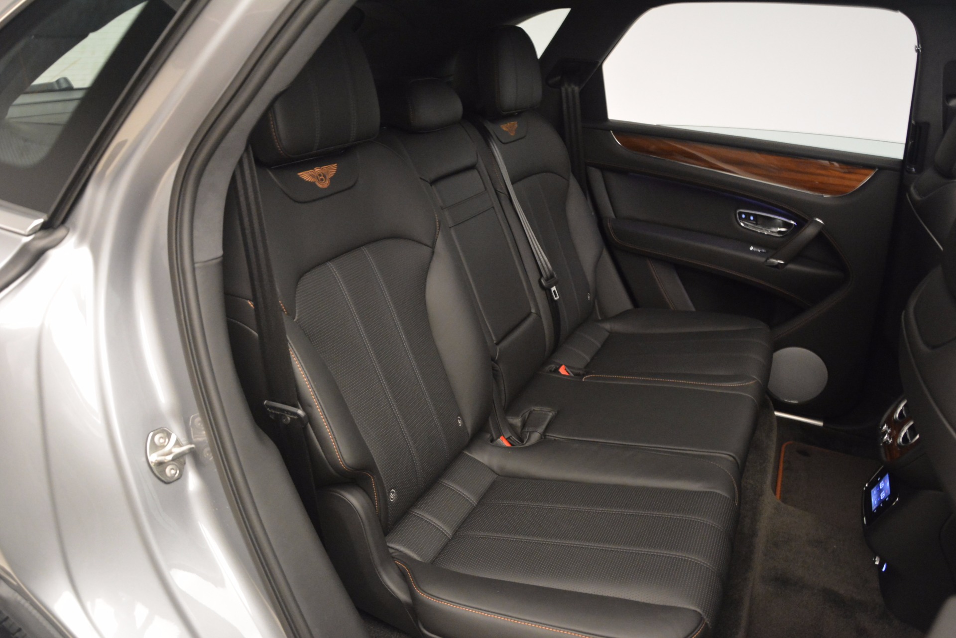 New-2018-Bentley-Bentayga-Onyx