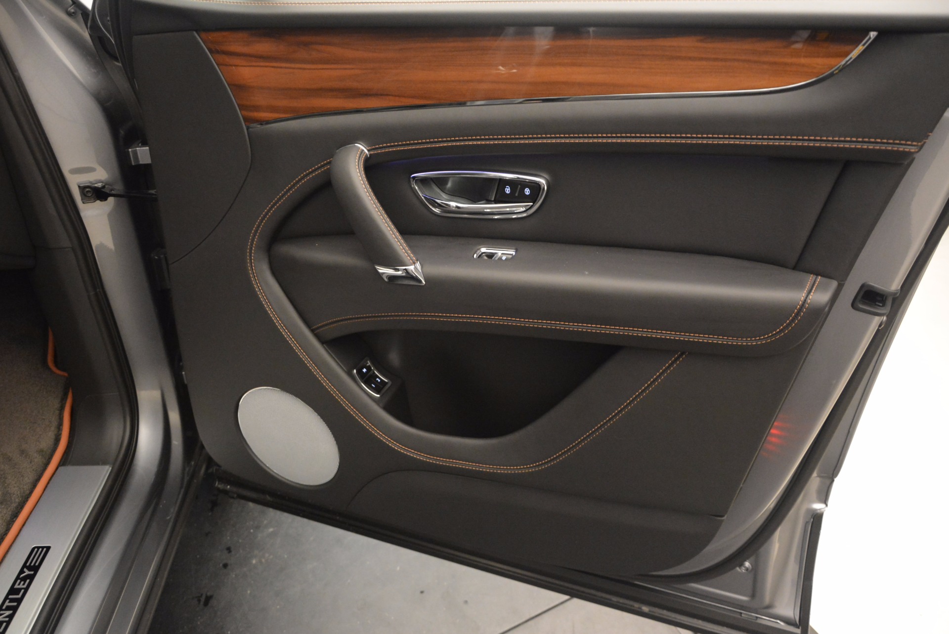 New-2018-Bentley-Bentayga-Onyx