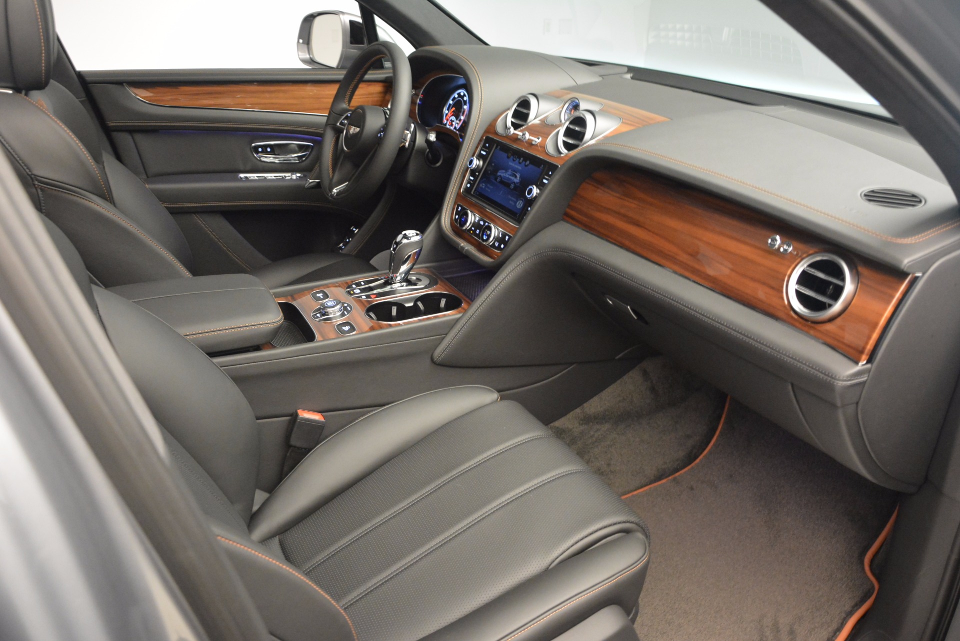 New-2018-Bentley-Bentayga-Onyx