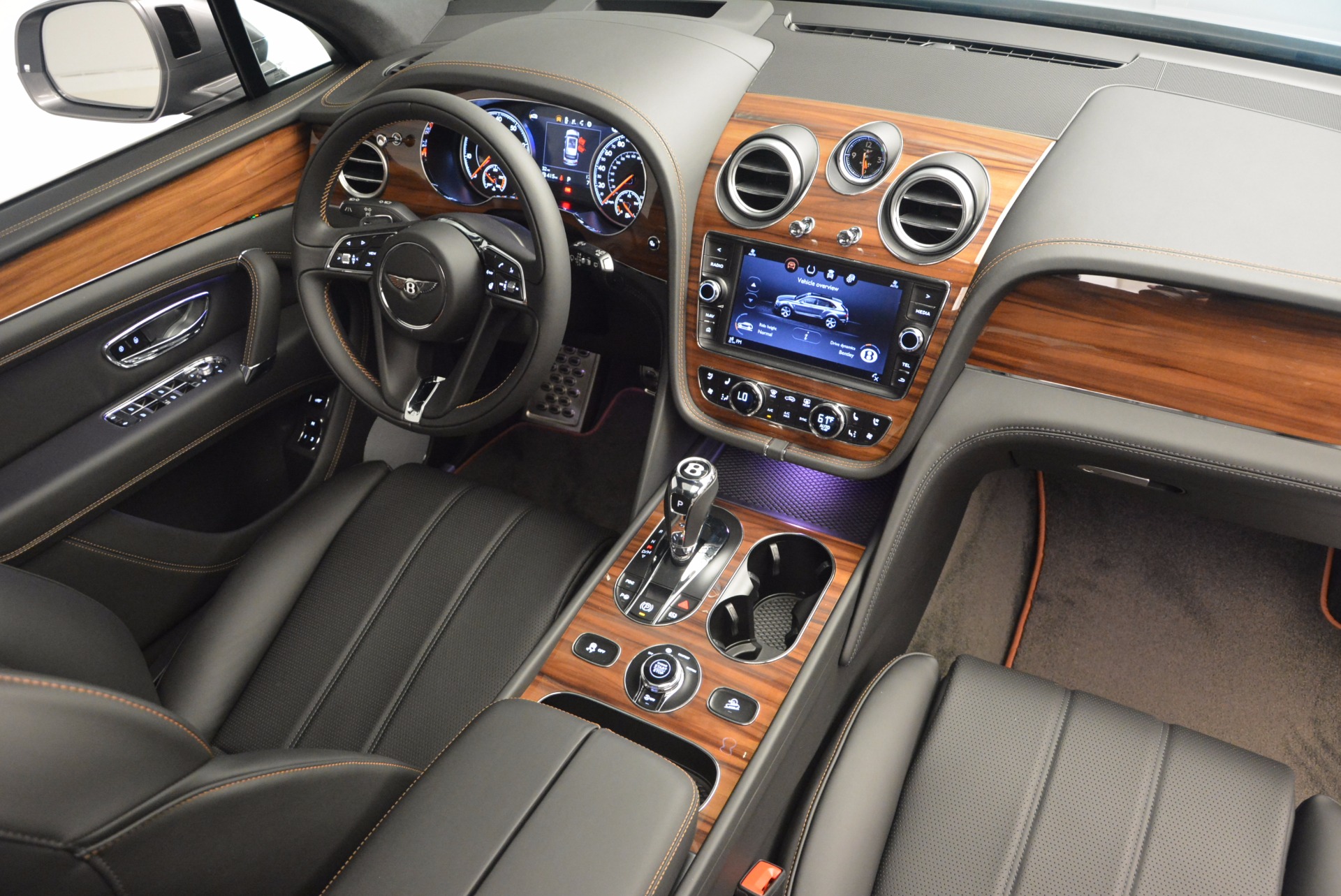 New-2018-Bentley-Bentayga-Onyx