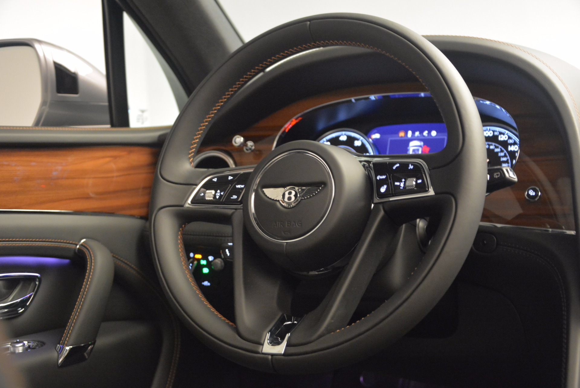 New-2018-Bentley-Bentayga-Onyx