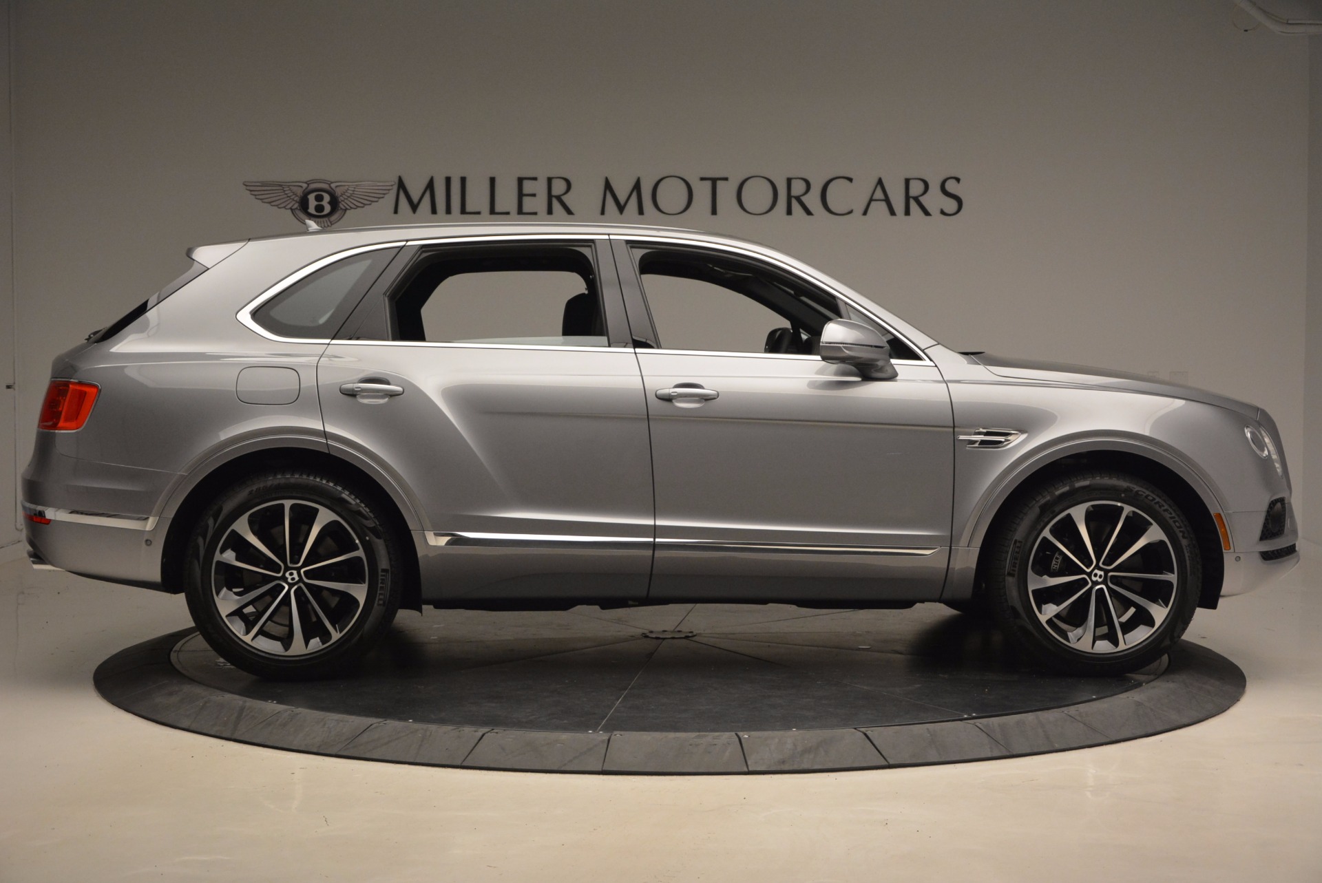 New-2018-Bentley-Bentayga-Onyx