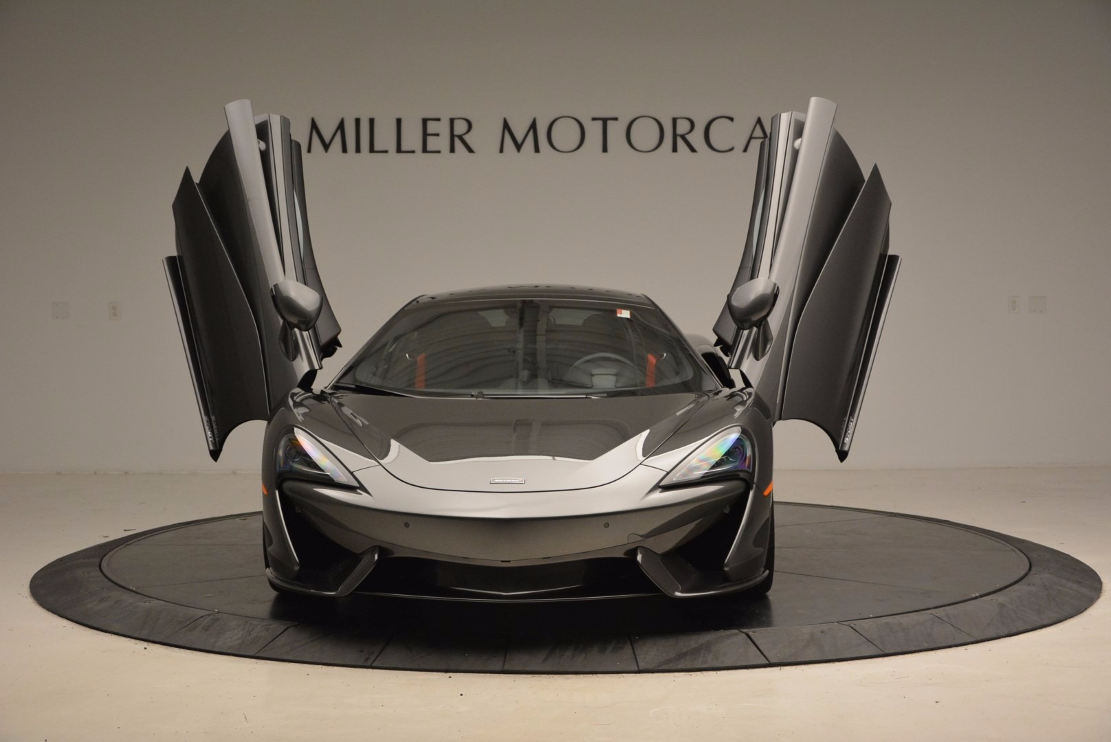 New-2017-McLaren-570GT