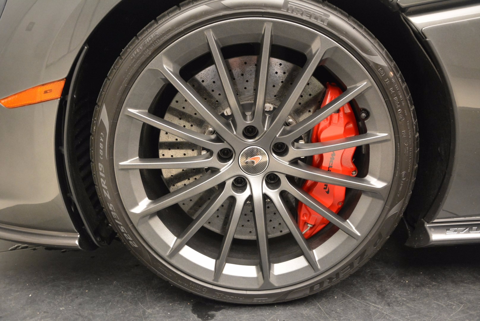 New-2017-McLaren-570GT