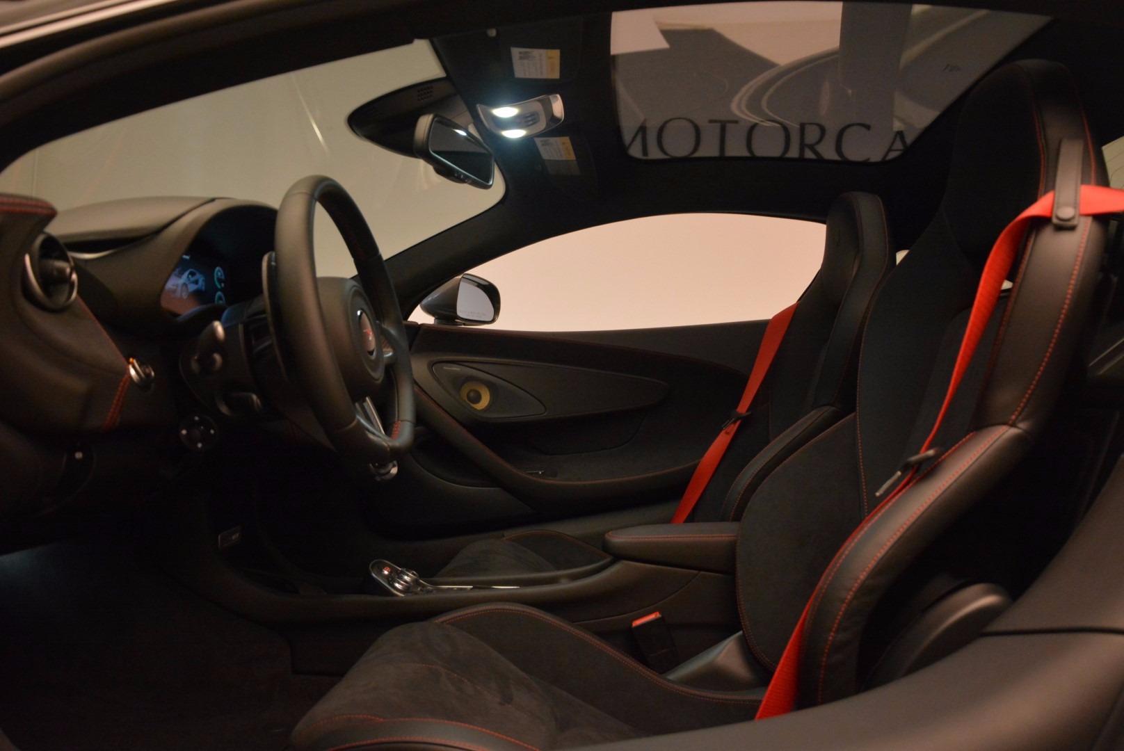 New-2017-McLaren-570GT