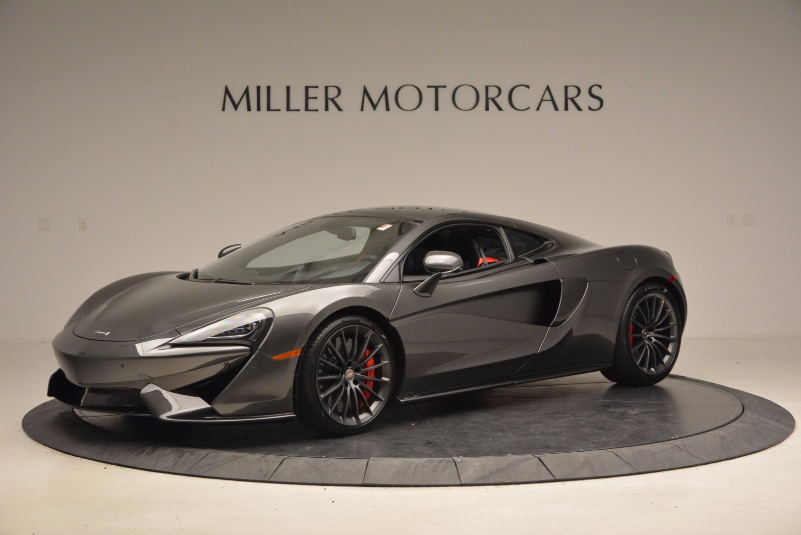 New-2017-McLaren-570GT