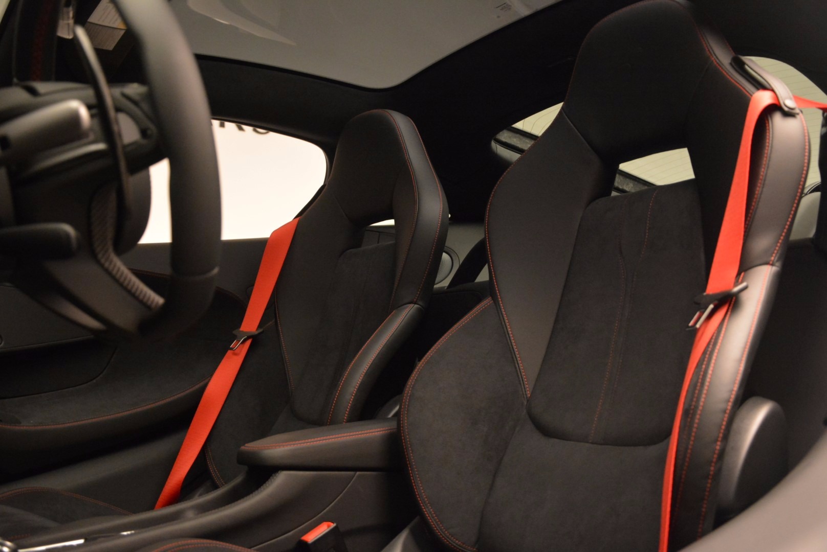 New-2017-McLaren-570GT