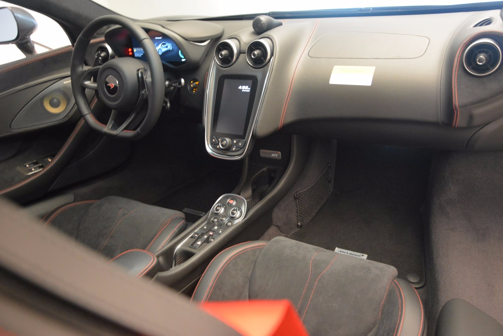 New-2017-McLaren-570GT