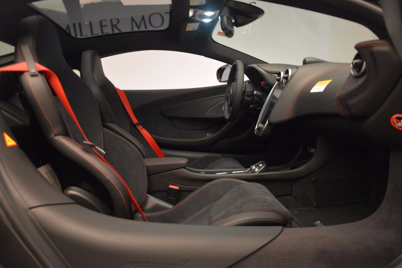 New-2017-McLaren-570GT