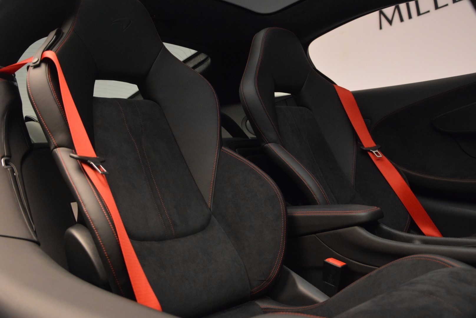 New-2017-McLaren-570GT