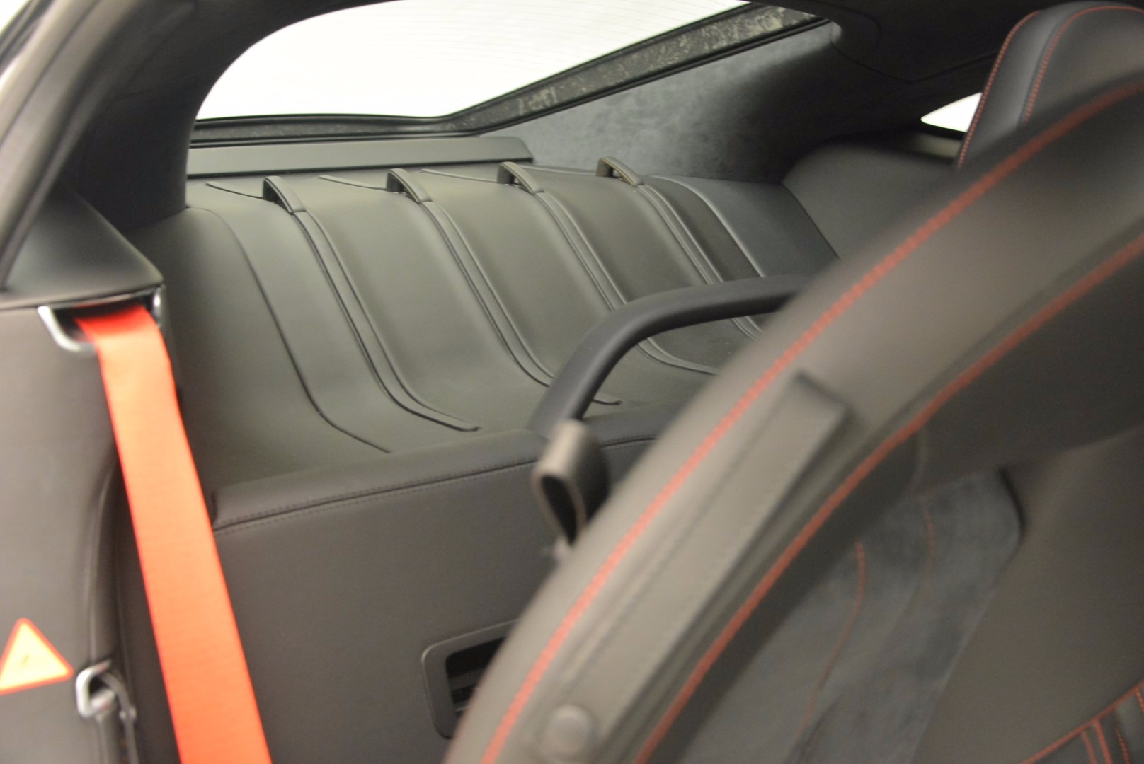 New-2017-McLaren-570GT