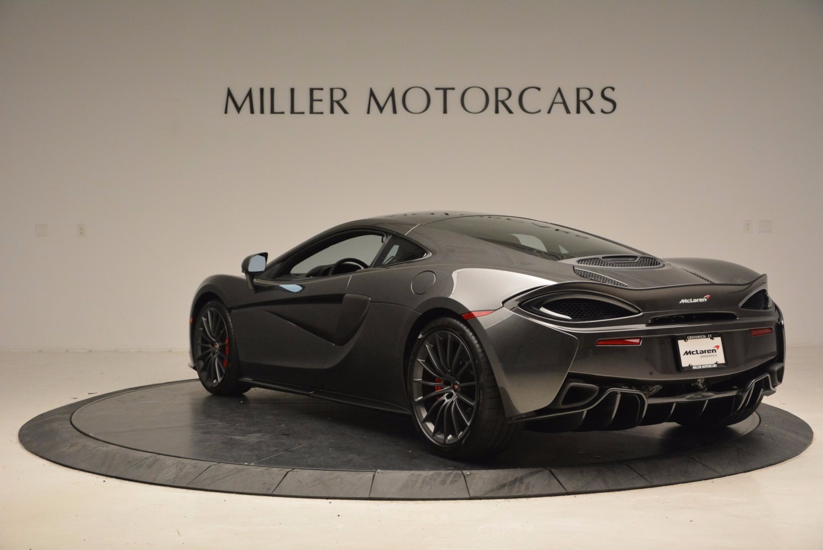 New-2017-McLaren-570GT