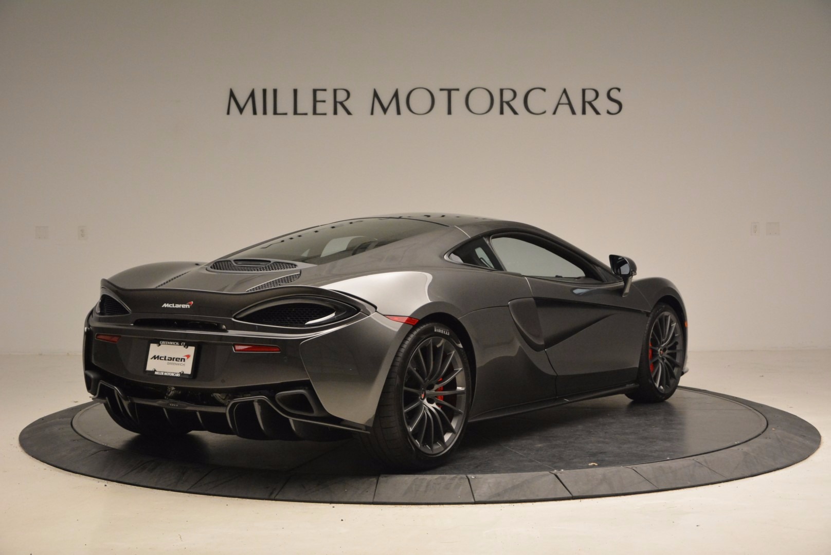New-2017-McLaren-570GT